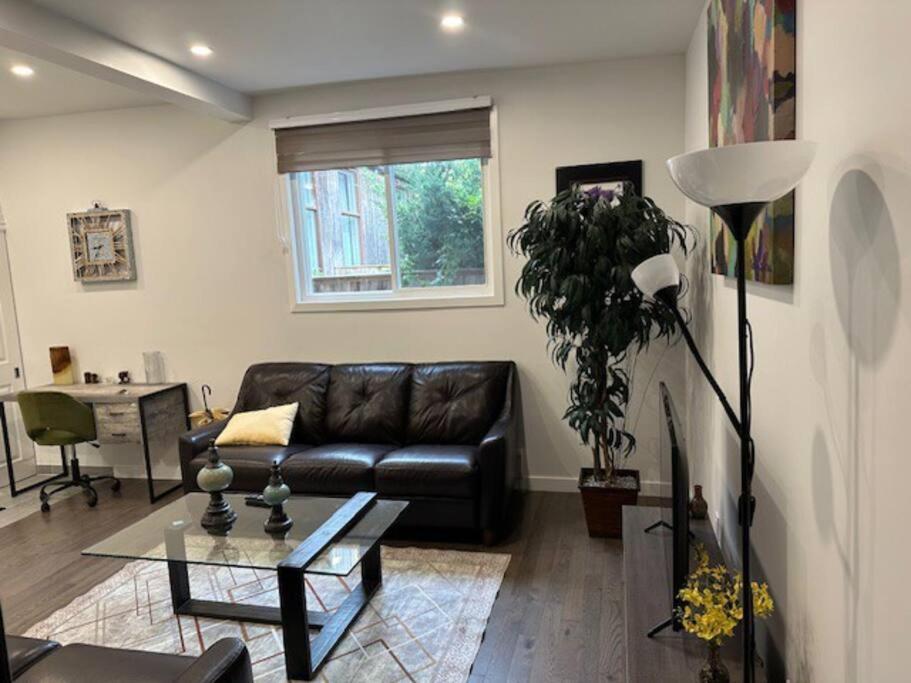 New, Private Stay Downtown Ottawa - minimum 30 day stay