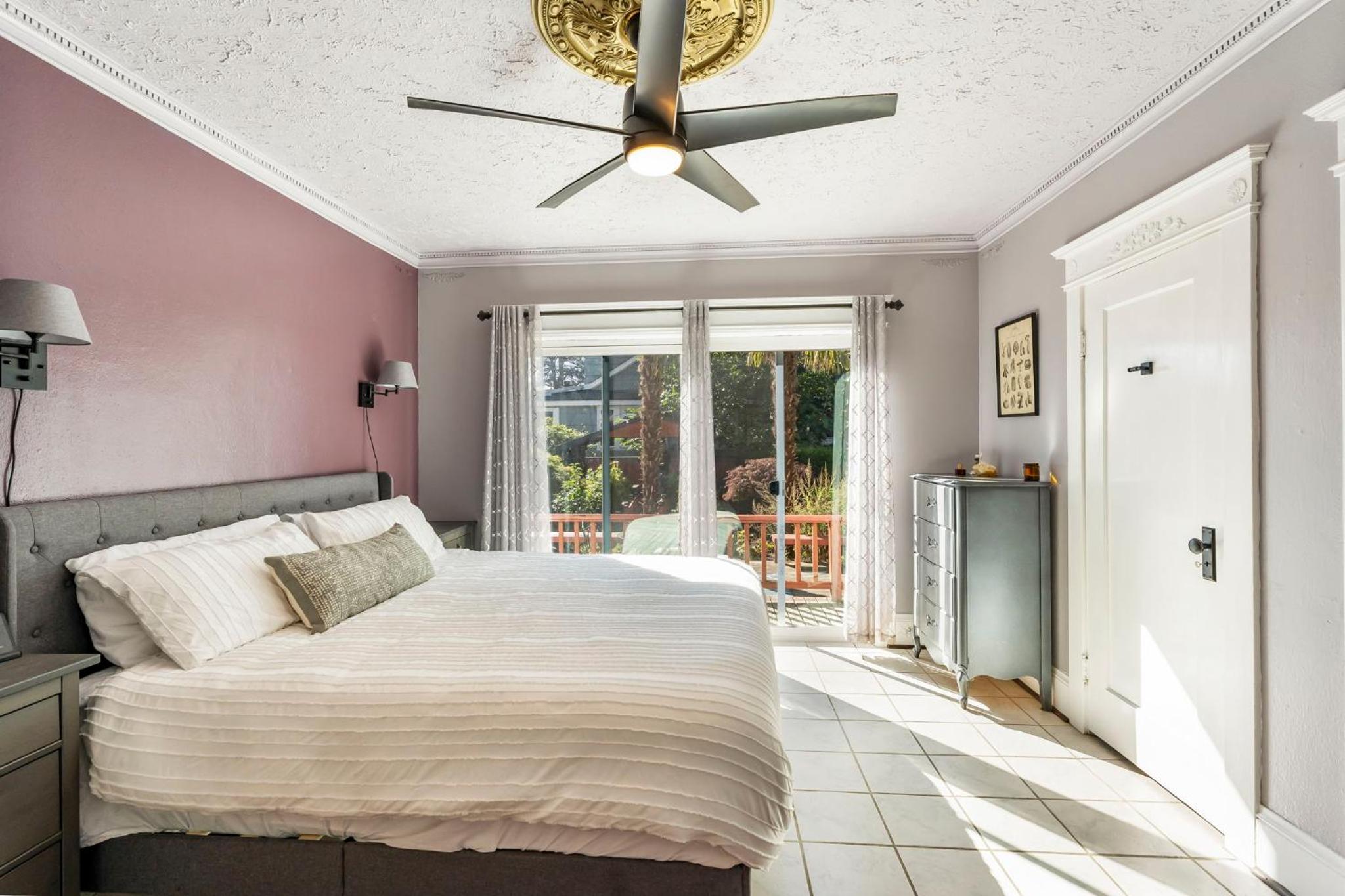 Elegant Rose City Retreat with Sauna & Pool Table view 2