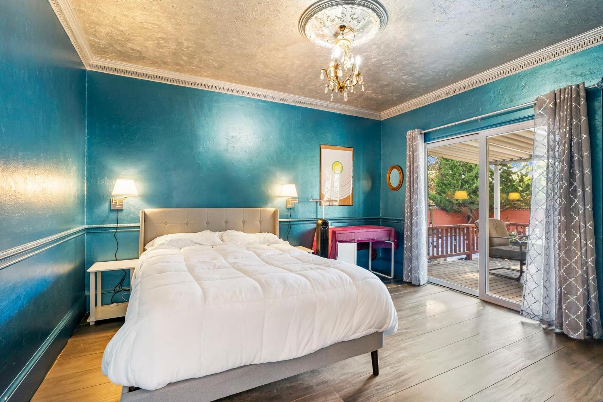 Elegant Rose City Retreat with Sauna & Pool Table view 4