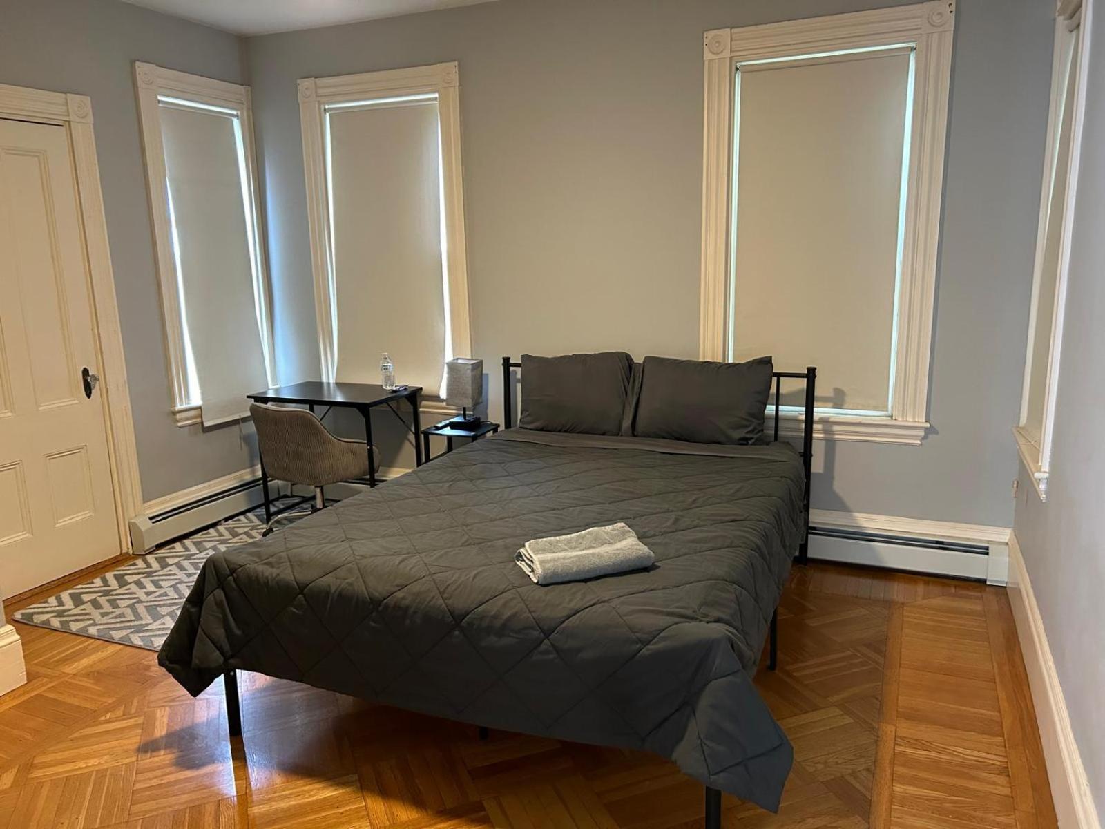 HomeStay Near Downtown Boston - Andrew Station Area