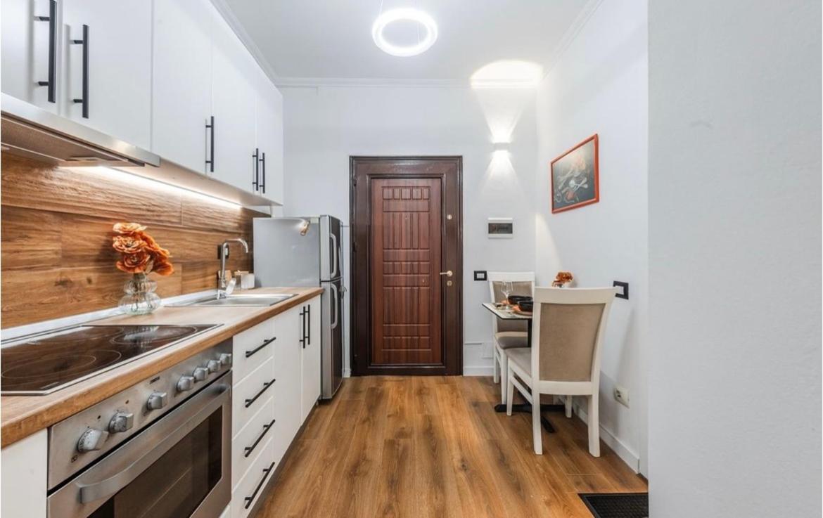Zoe Apartment at City Center