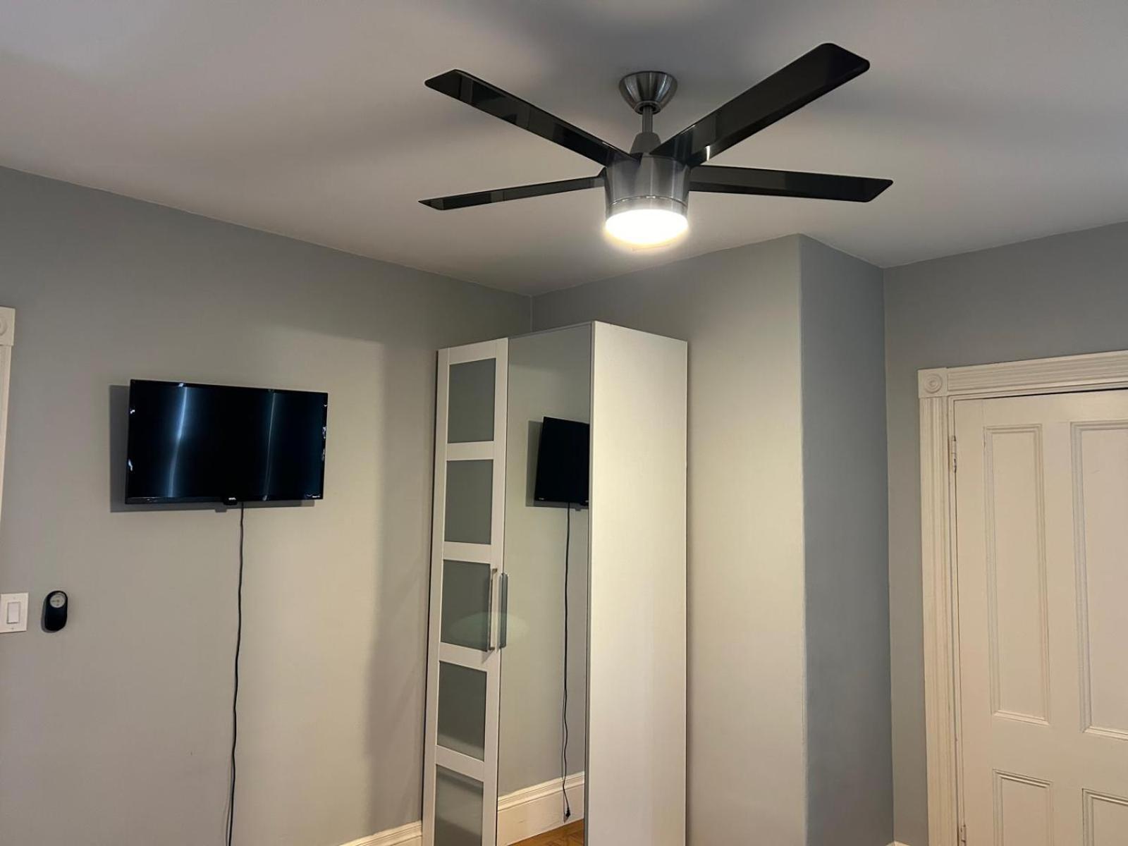HomeStay Near Downtown Boston - Andrew Station Area
