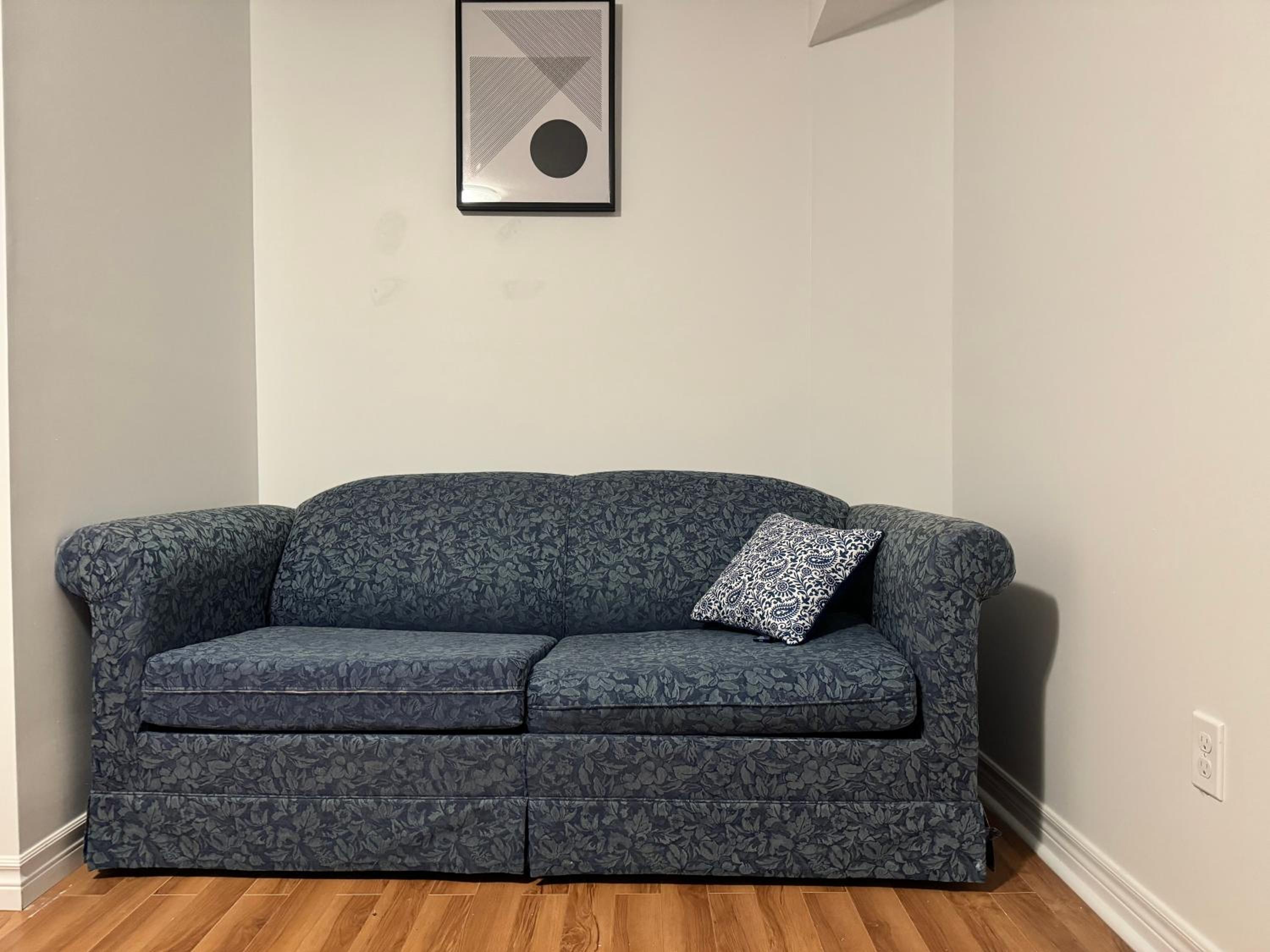Cozy Haven 2 bedroom Basement apartment with Treated water