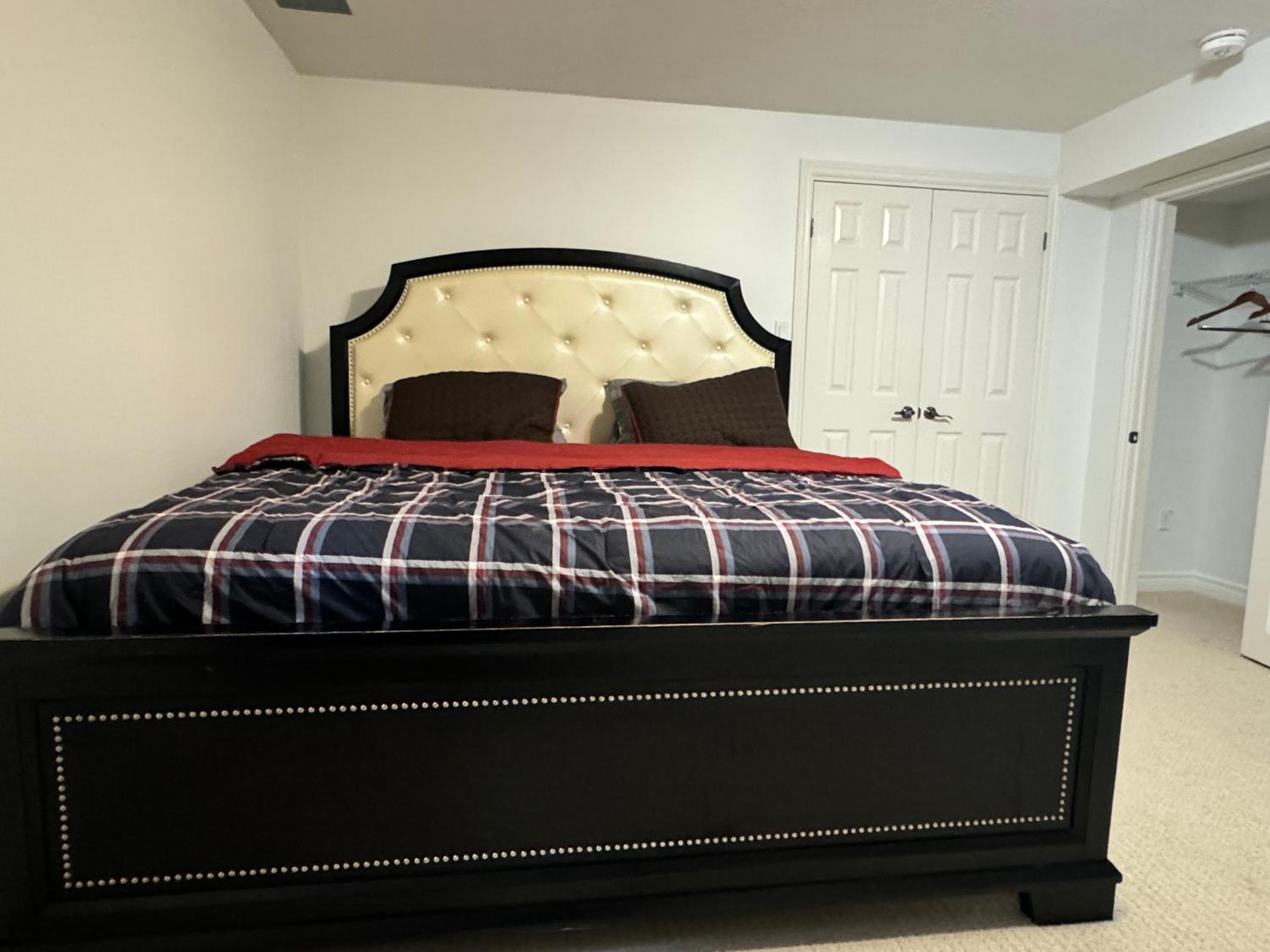 Cozy Haven 2 bedroom Basement apartment with Treated water