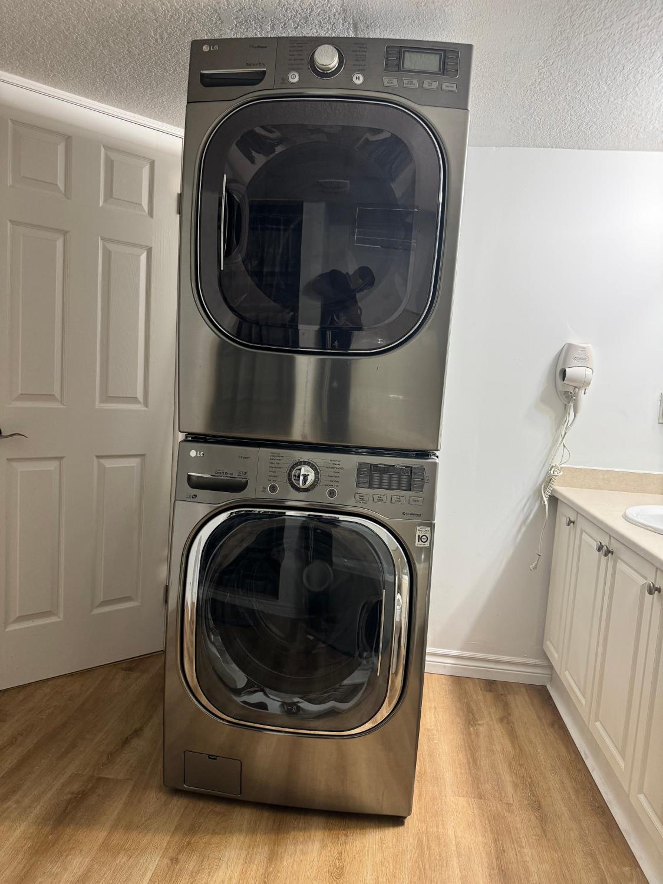 Cozy Haven 2 bedroom Basement apartment with Treated water
