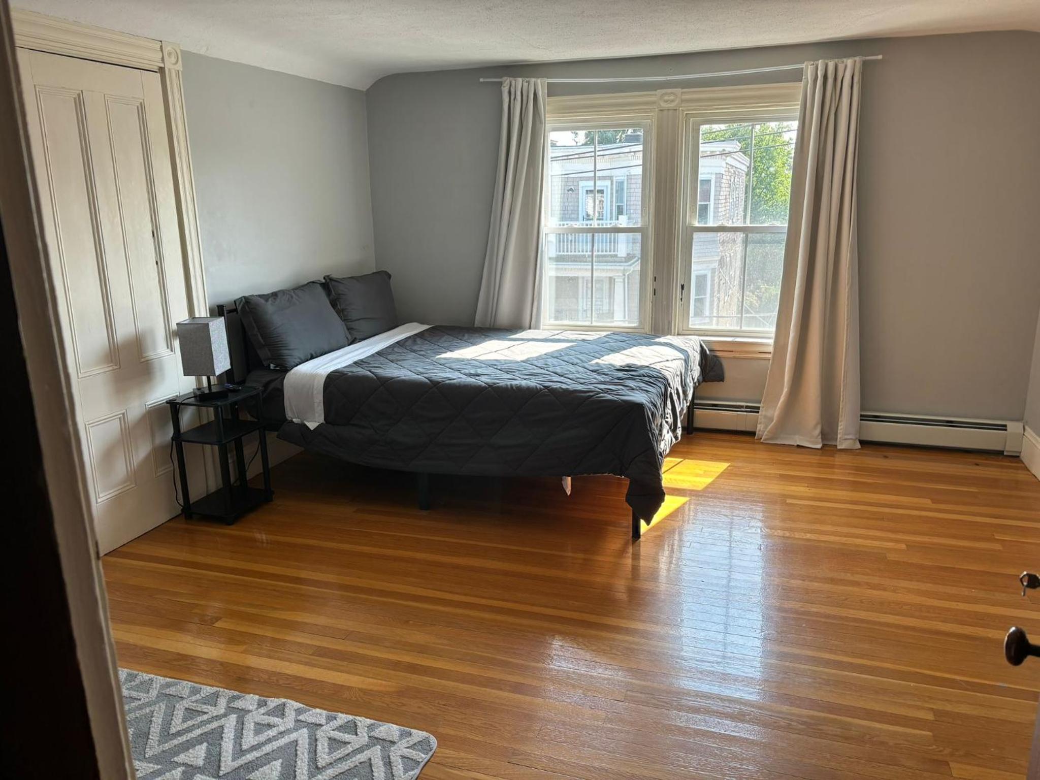 HomeStay Near Downtown Boston - Andrew Station Area