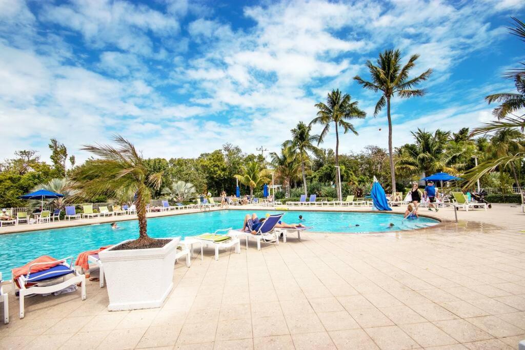 It's Tiki Time in the Keys Ocean Pointe 1413 view 4