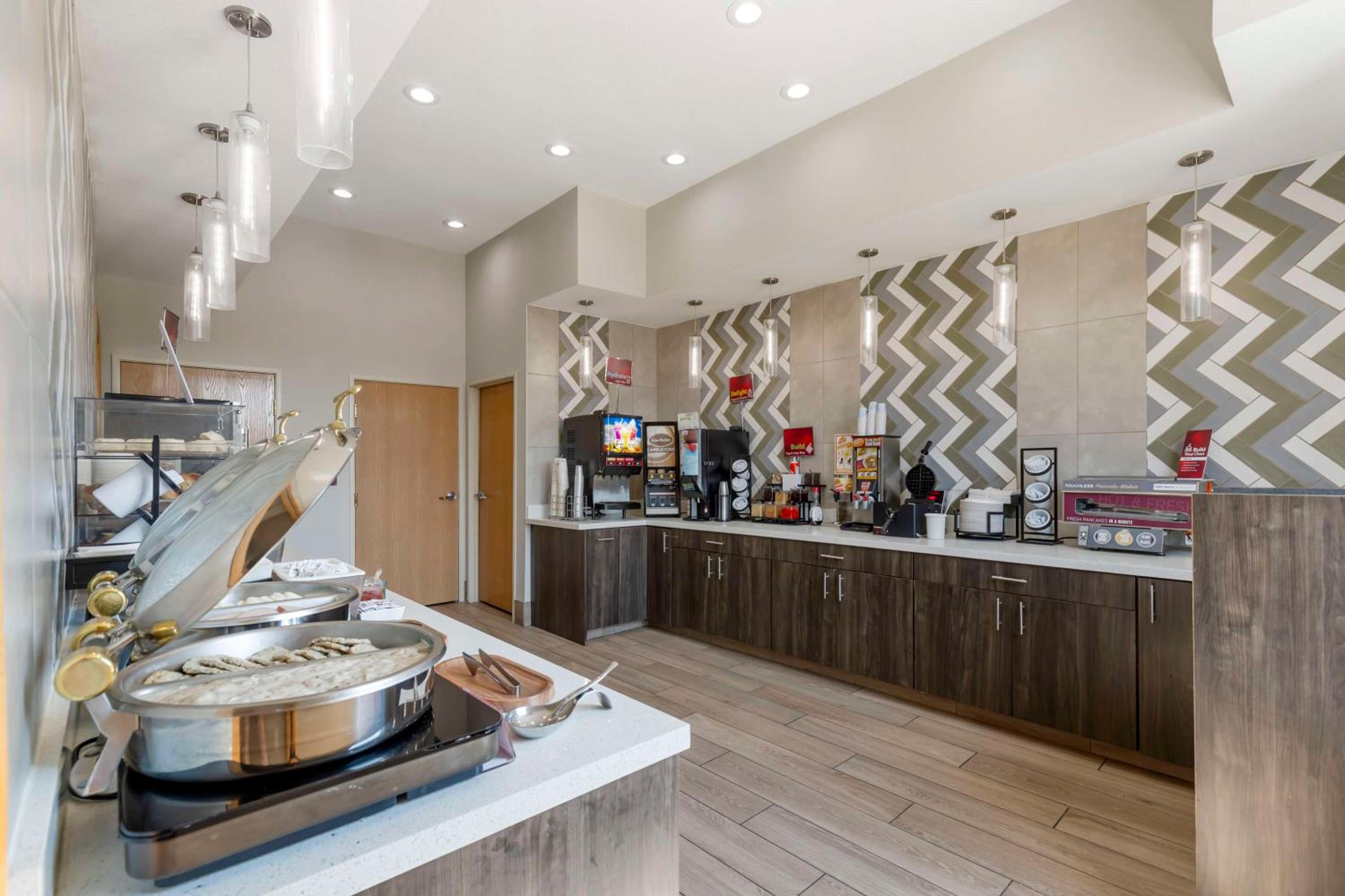 Des Moines Vacations - Best Western Plus Des Moines West Inn  Suites - Property Image 4