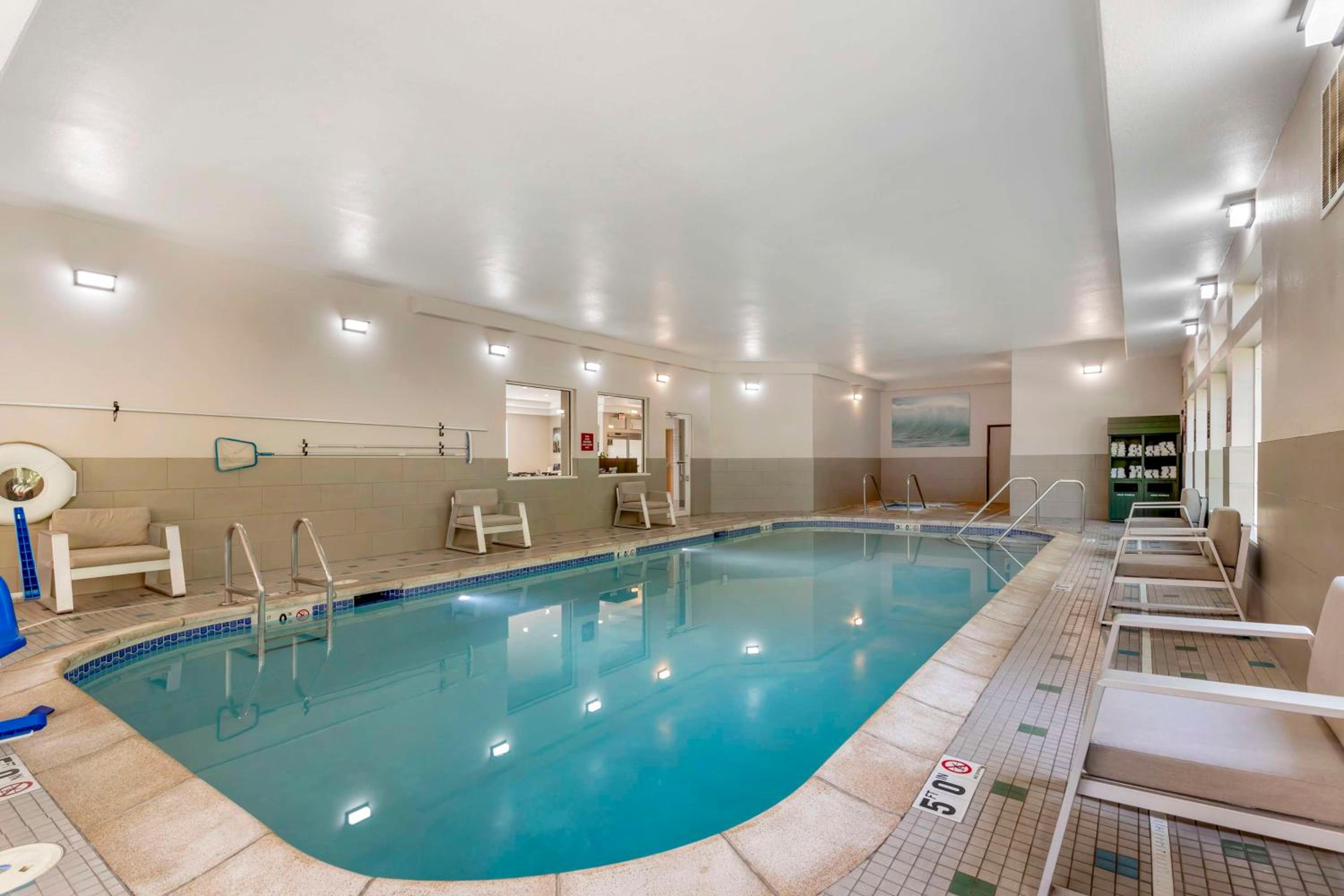 Des Moines Vacations - Best Western Plus Des Moines West Inn  Suites - Property Image 5