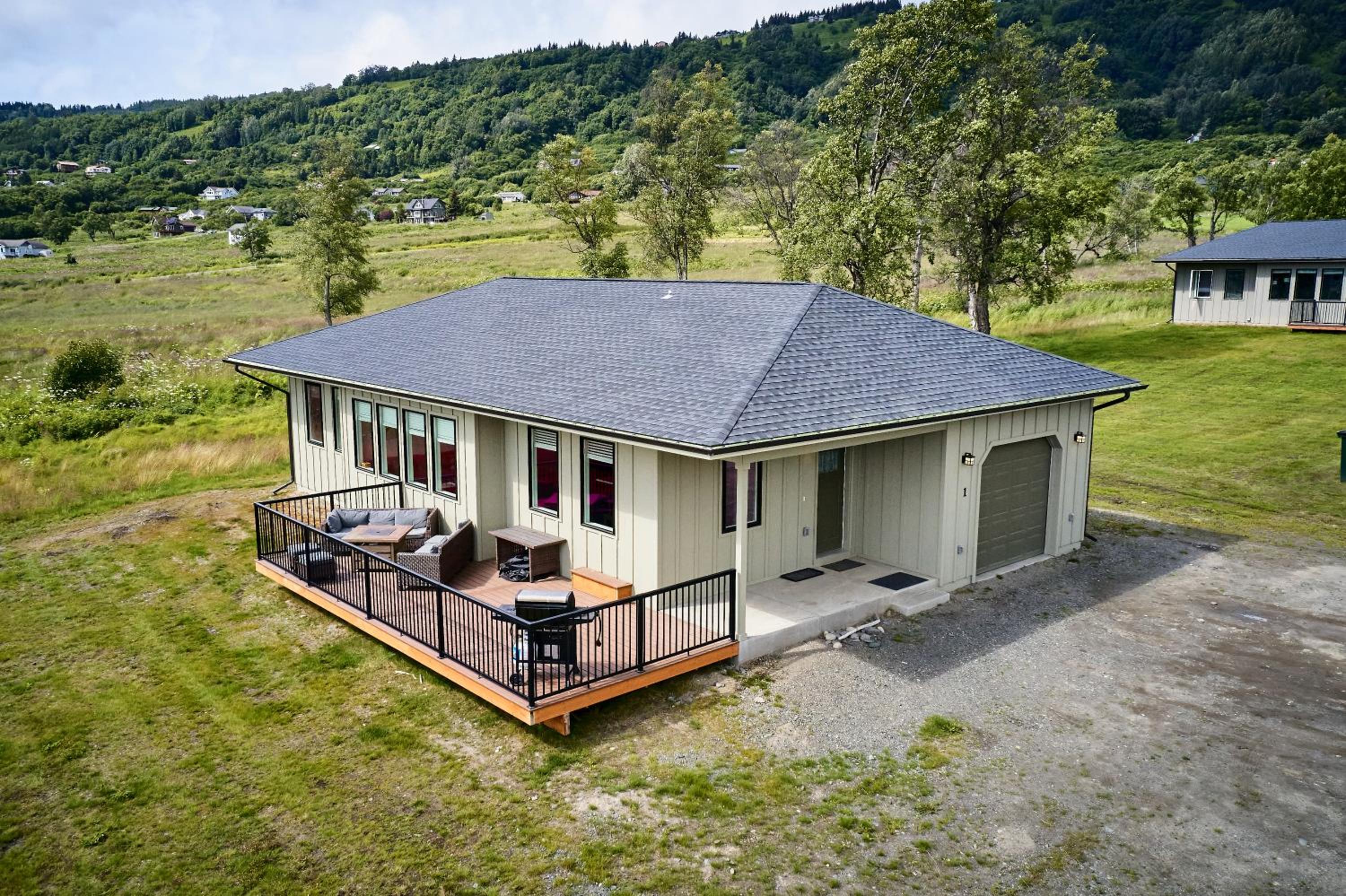 Homer Vacations - Halibut Hideaway at Kachemak Bay Kabins - Property Image 2