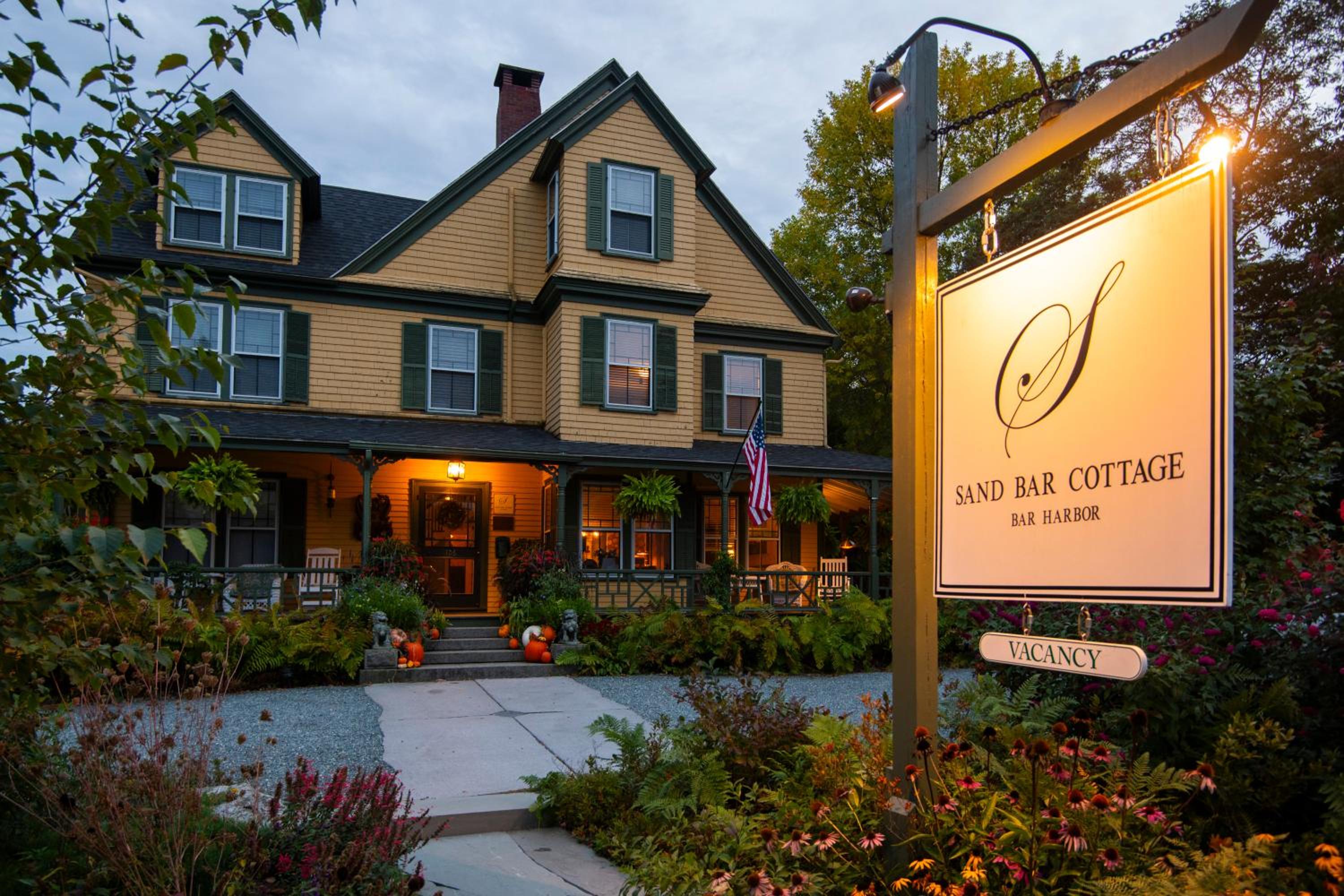 Hotel Sand Bar Cottage Inn - Image 1