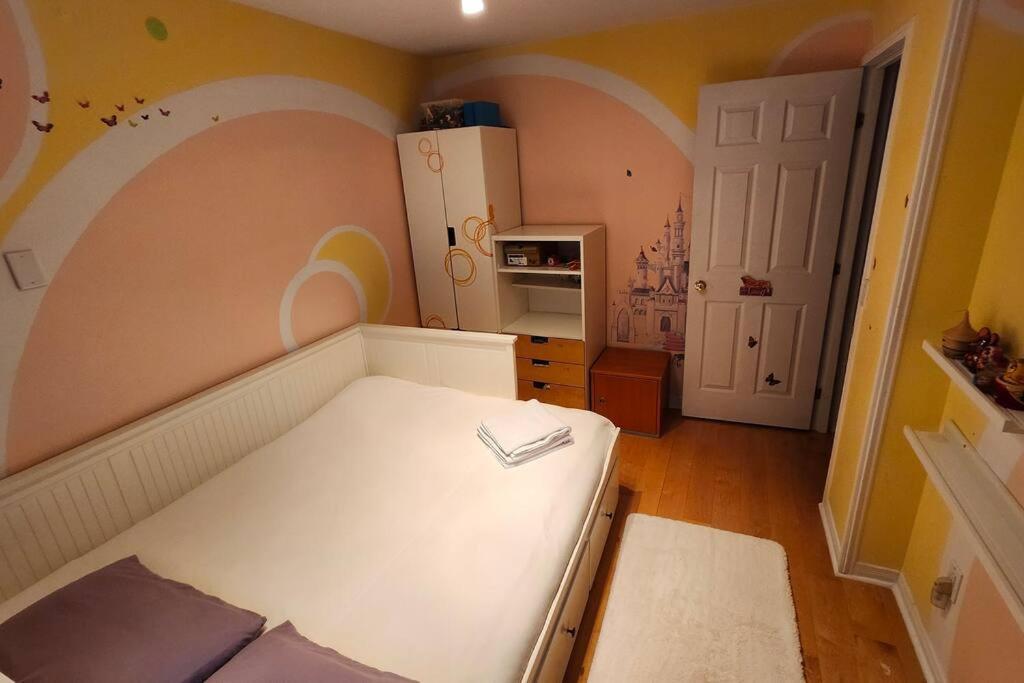 Charming 3 Bedroom House by Gatineau Park Home away from Home