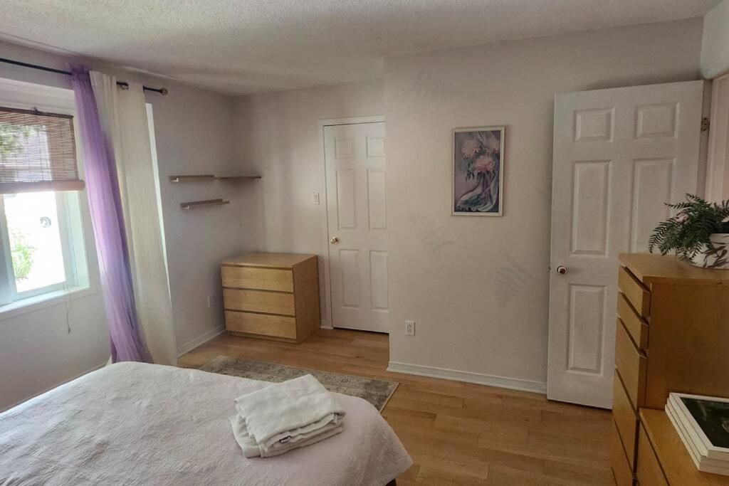 Charming 3 Bedroom House by Gatineau Park Home away from Home