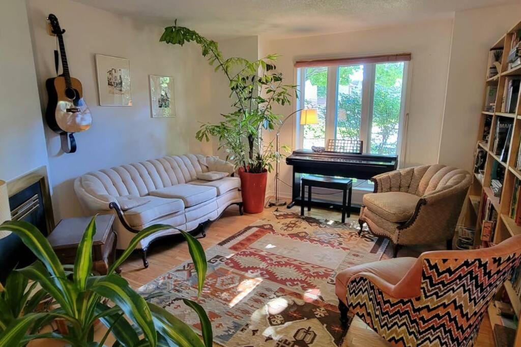 Charming 3 Bedroom House by Gatineau Park Home away from Home