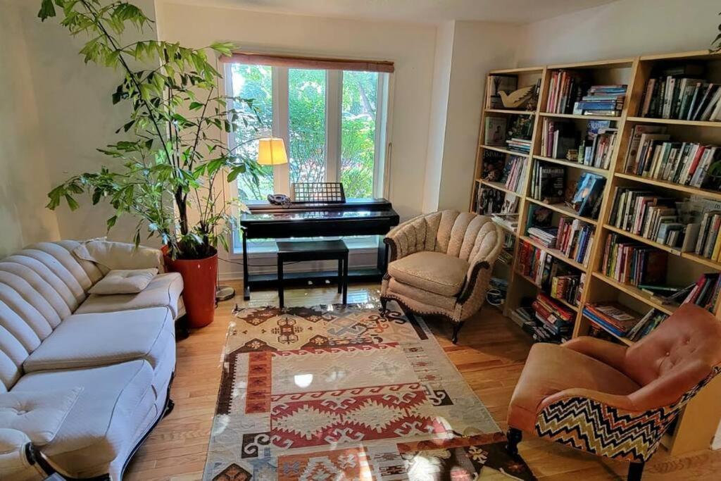 Charming 3 Bedroom House by Gatineau Park Home away from Home