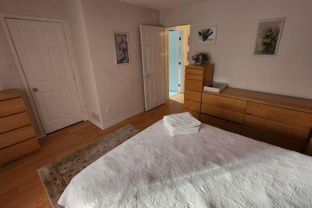 Charming 3 Bedroom House by Gatineau Park Home away from Home