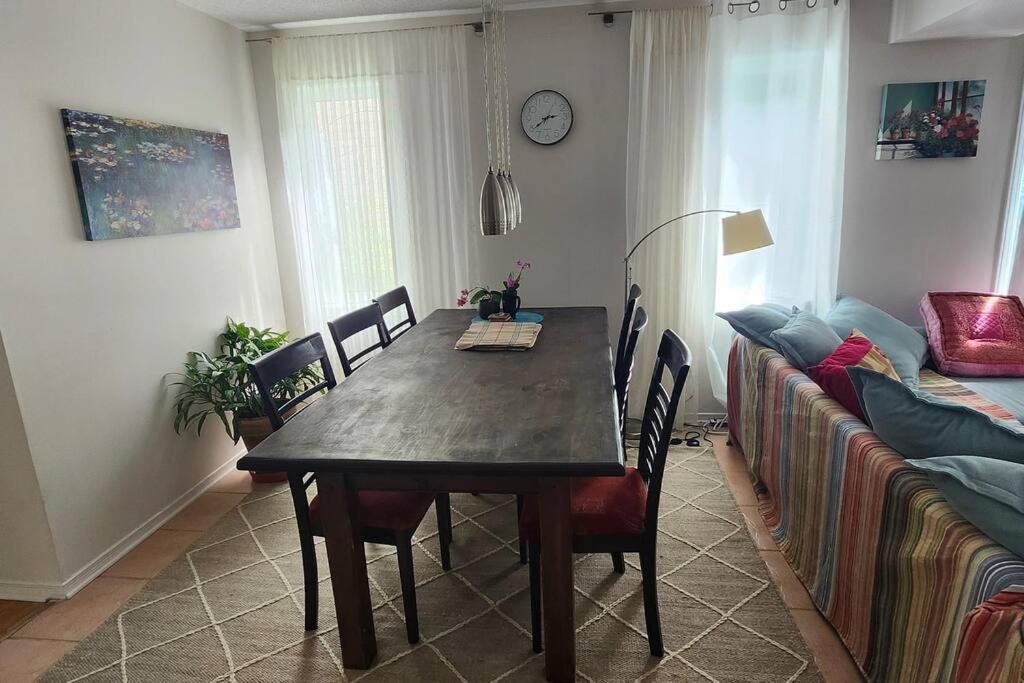 Charming 3 Bedroom House by Gatineau Park Home away from Home