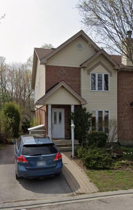 Charming 3 Bedroom House by Gatineau Park Home away from Home