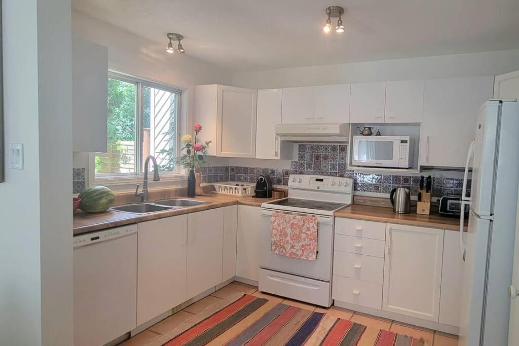 Charming 3 Bedroom House by Gatineau Park Home away from Home