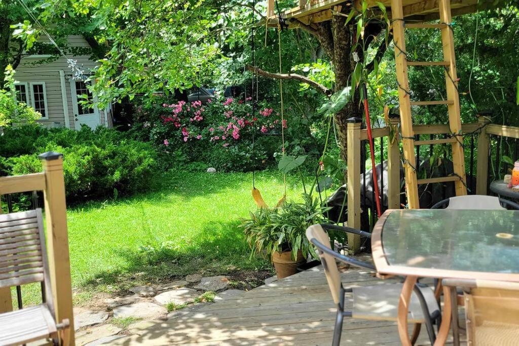 Charming 3 Bedroom House by Gatineau Park Home away from Home