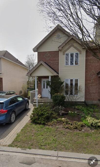Charming 3 Bedroom House by Gatineau Park Home away from Home