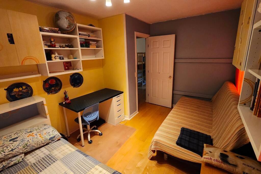 Charming 3 Bedroom House by Gatineau Park Home away from Home
