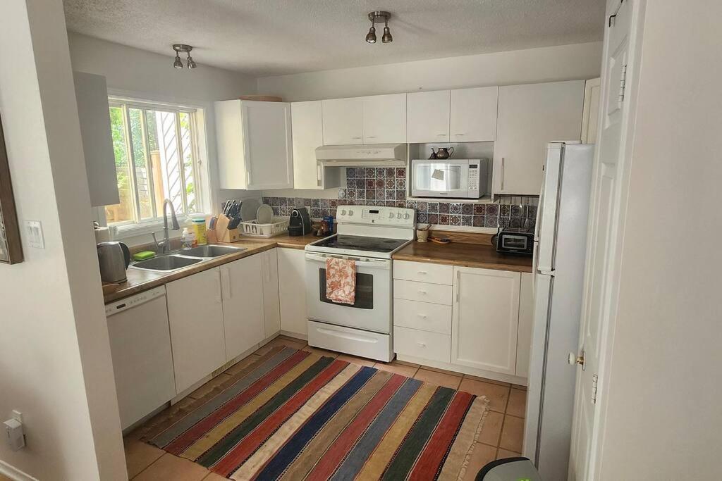 Charming 3 Bedroom House by Gatineau Park Home away from Home