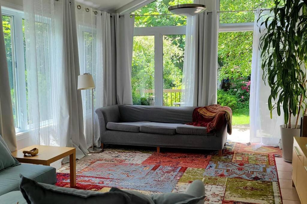 Charming 3 Bedroom House by Gatineau Park Home away from Home