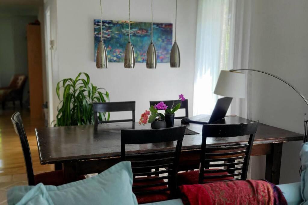 Charming 3 Bedroom House by Gatineau Park Home away from Home
