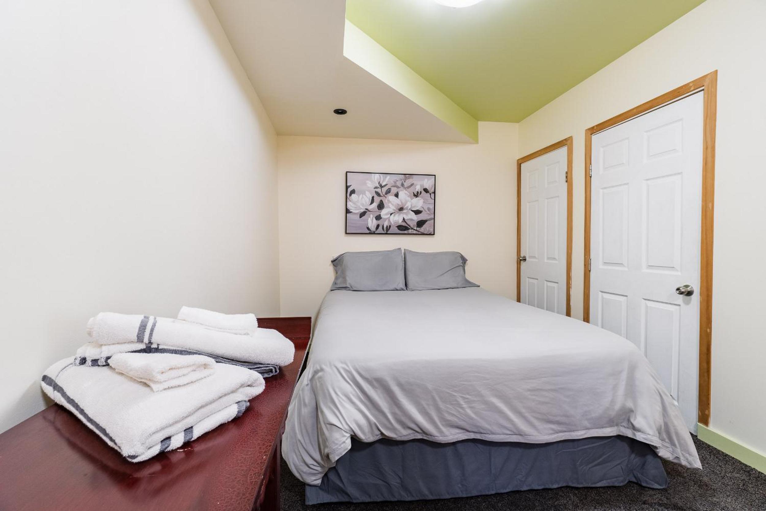 Kootenay, Lakeside Retreat, Main Floor and Walkout