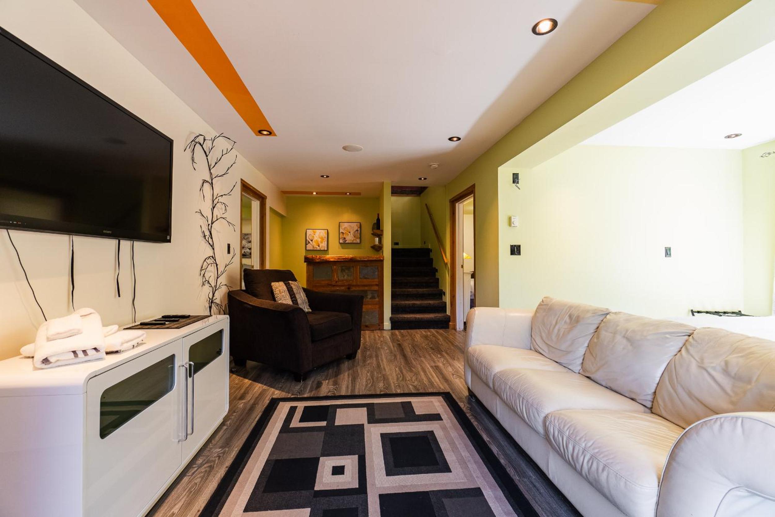 Kootenay, Lakeside Retreat, Main Floor and Walkout