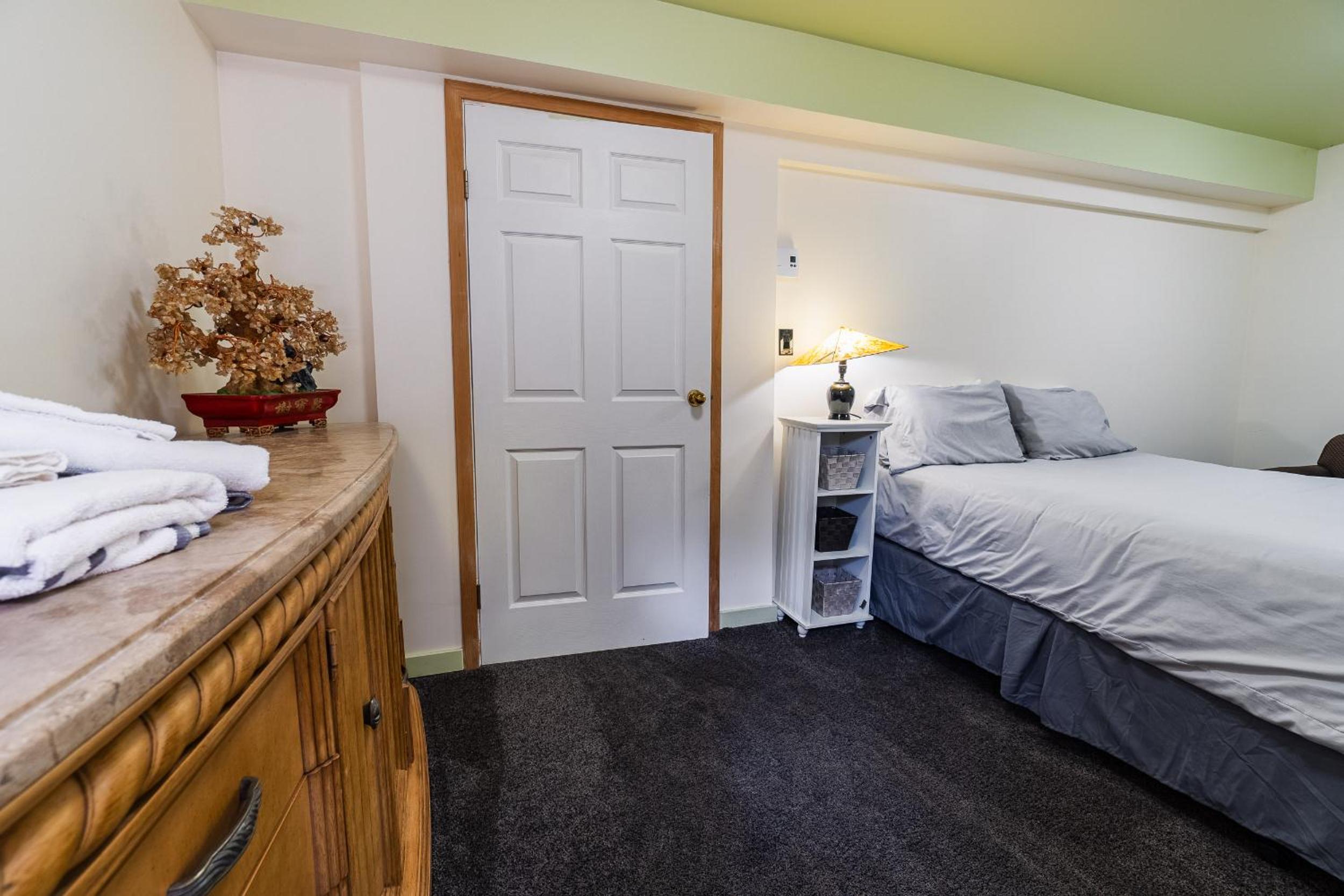 Kootenay, Lakeside Retreat, Main Floor and Walkout