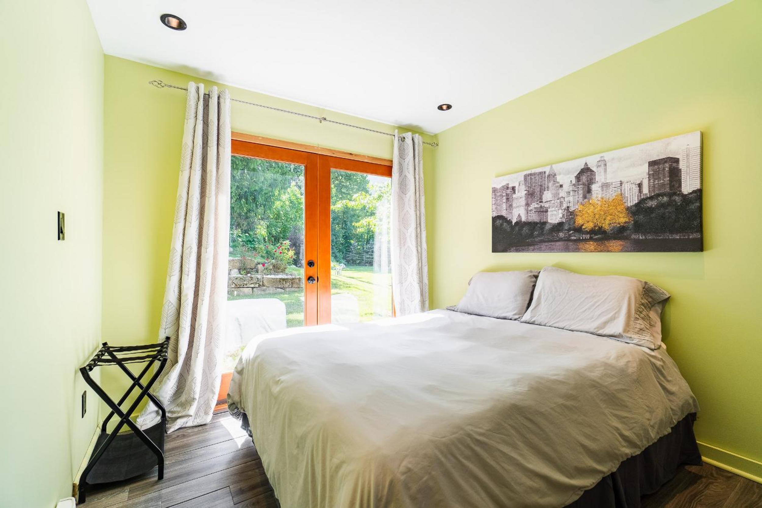 Kootenay, Lakeside Retreat, Main Floor and Walkout