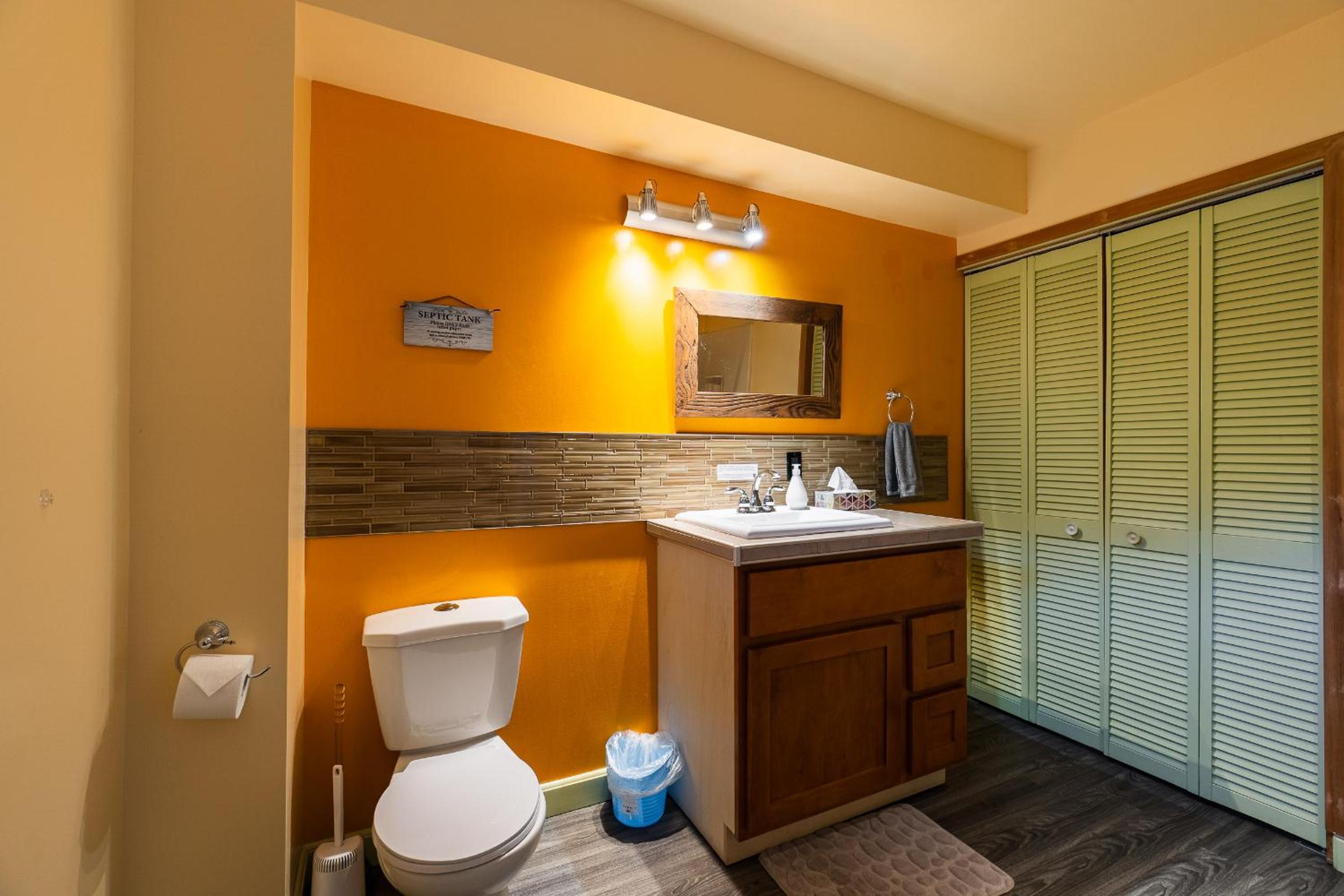 Kootenay, Lakeside Retreat, Main Floor and Walkout