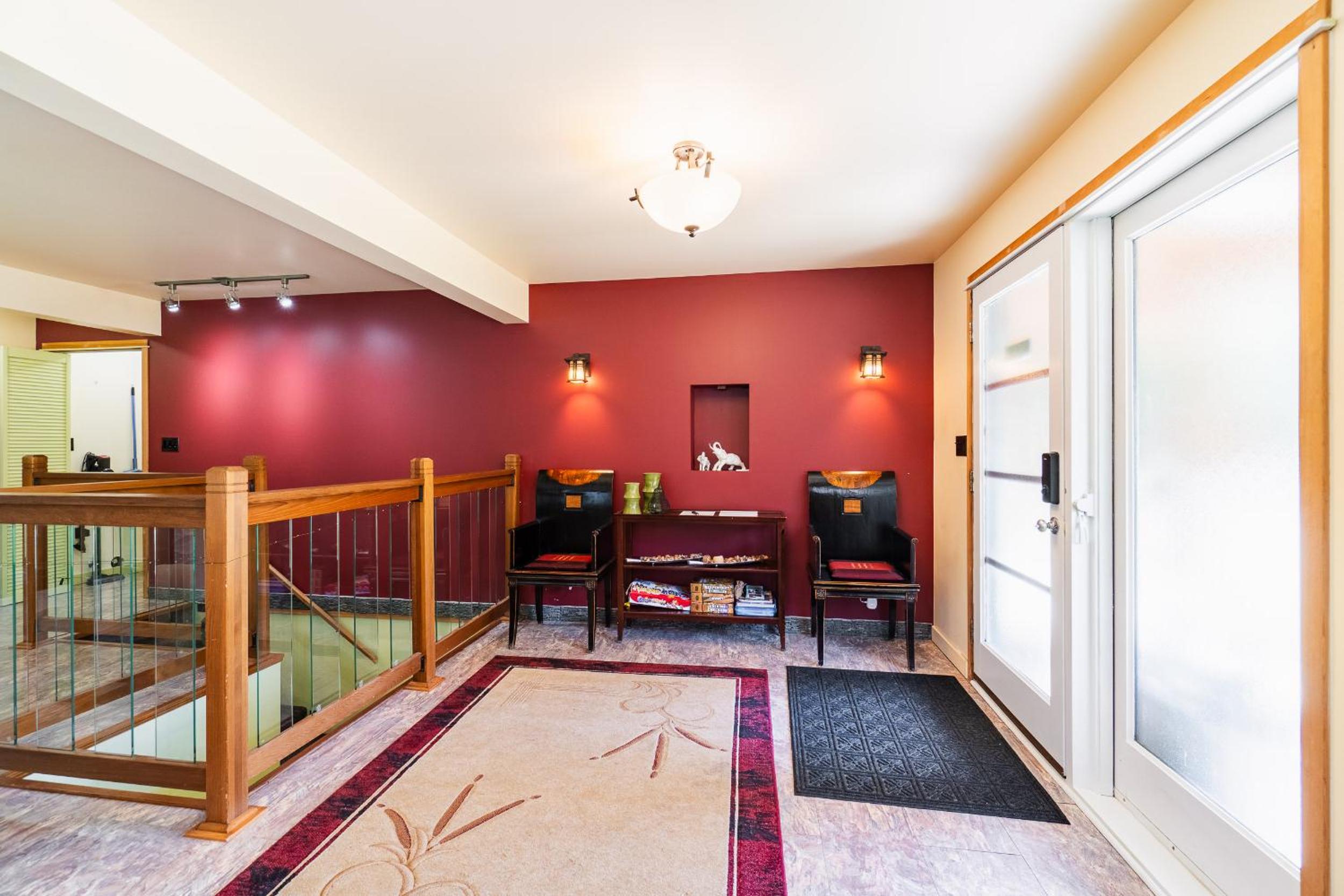 Kootenay, Lakeside Retreat, Main Floor and Walkout