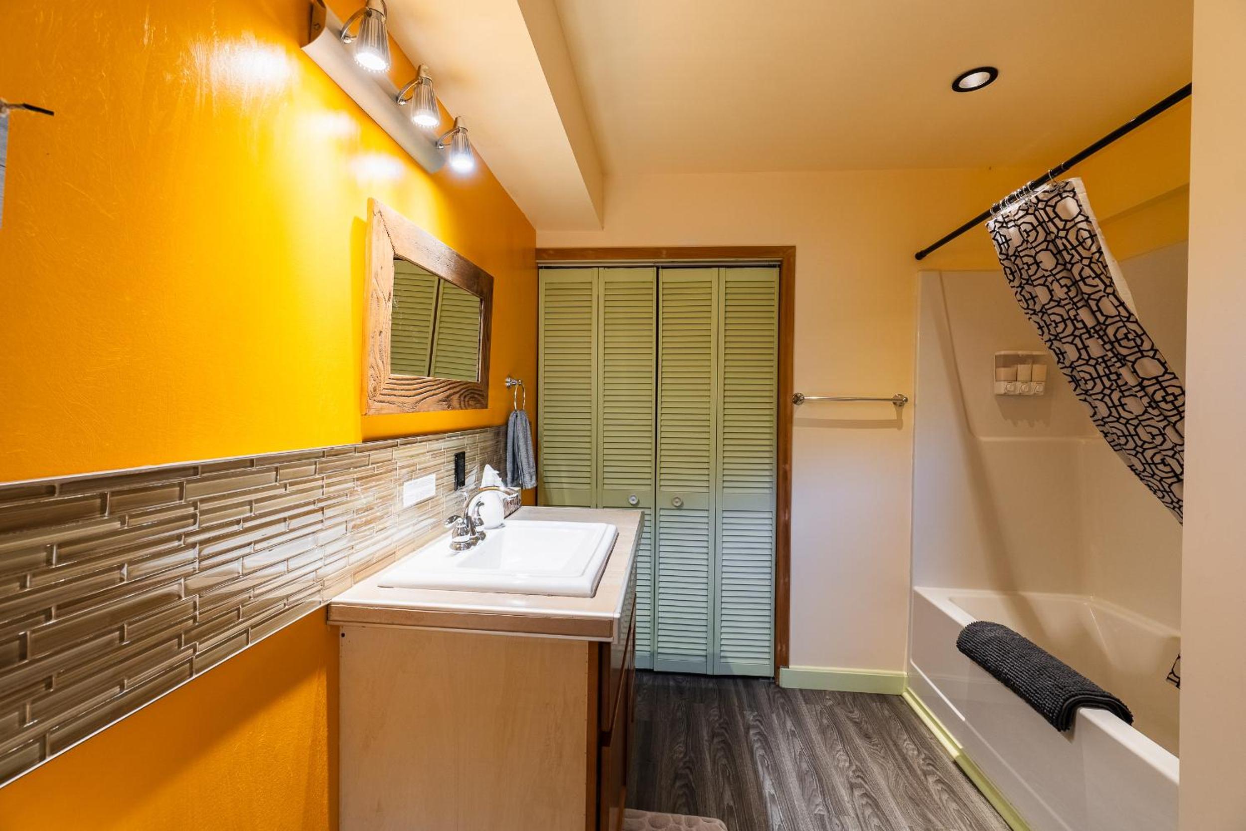 Kootenay, Lakeside Retreat, Main Floor and Walkout