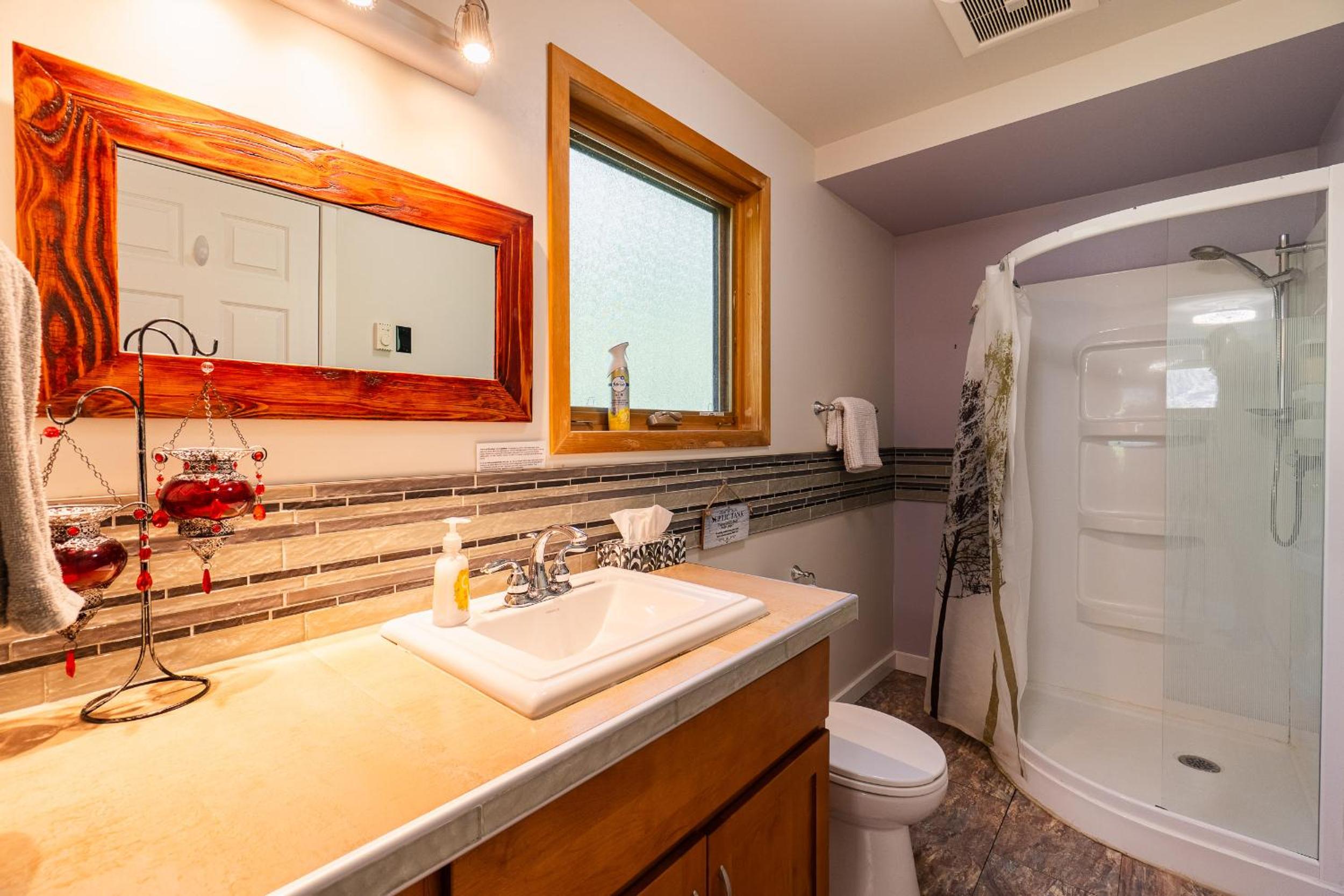Kootenay, Lakeside Retreat, Main Floor and Walkout