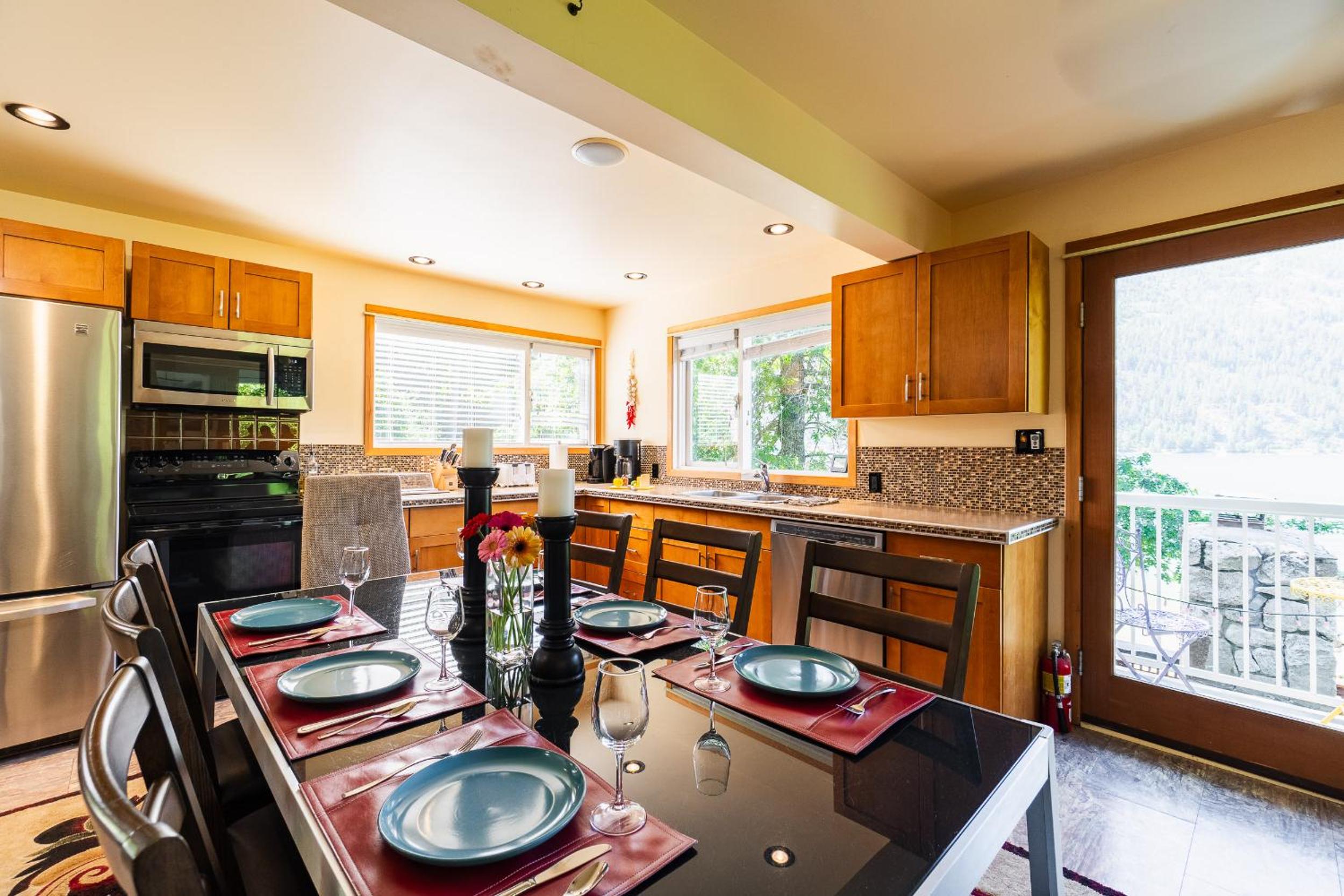 Kootenay, Lakeside Retreat, Main Floor and Walkout