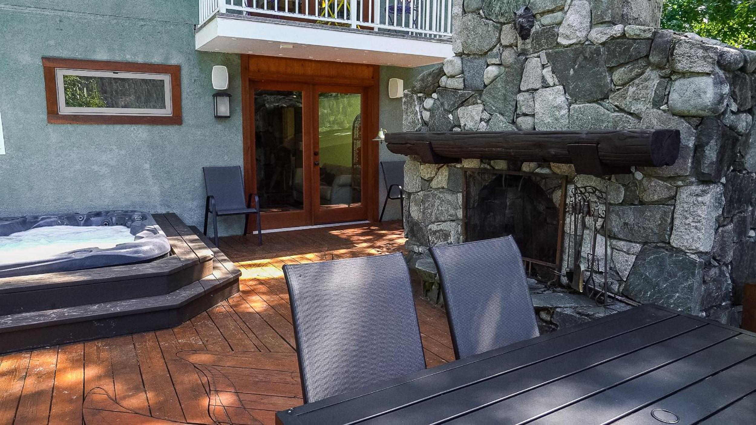 Kootenay, Lakeside Retreat, Main Floor and Walkout