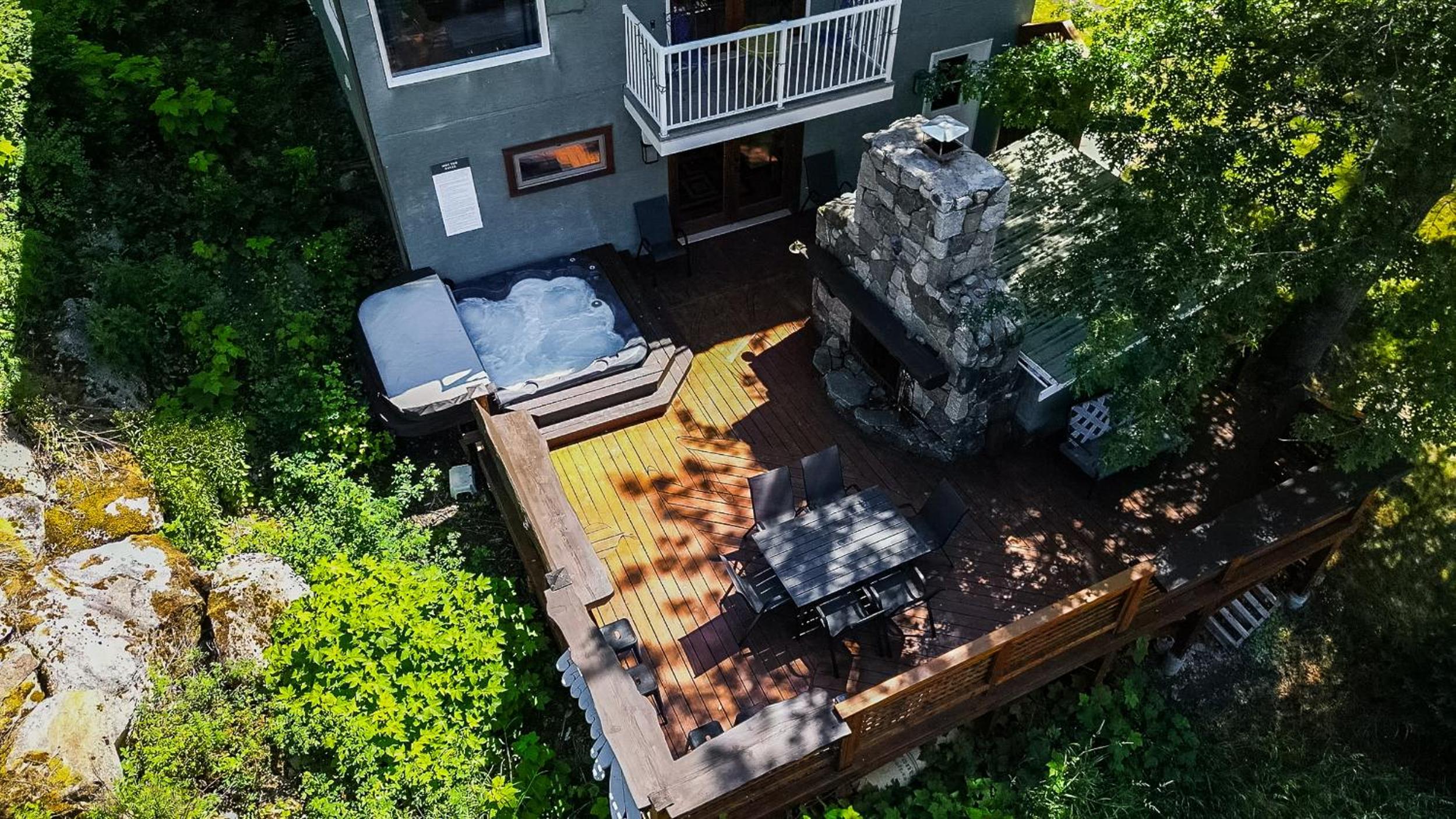 Kootenay, Lakeside Retreat, Main Floor and Walkout