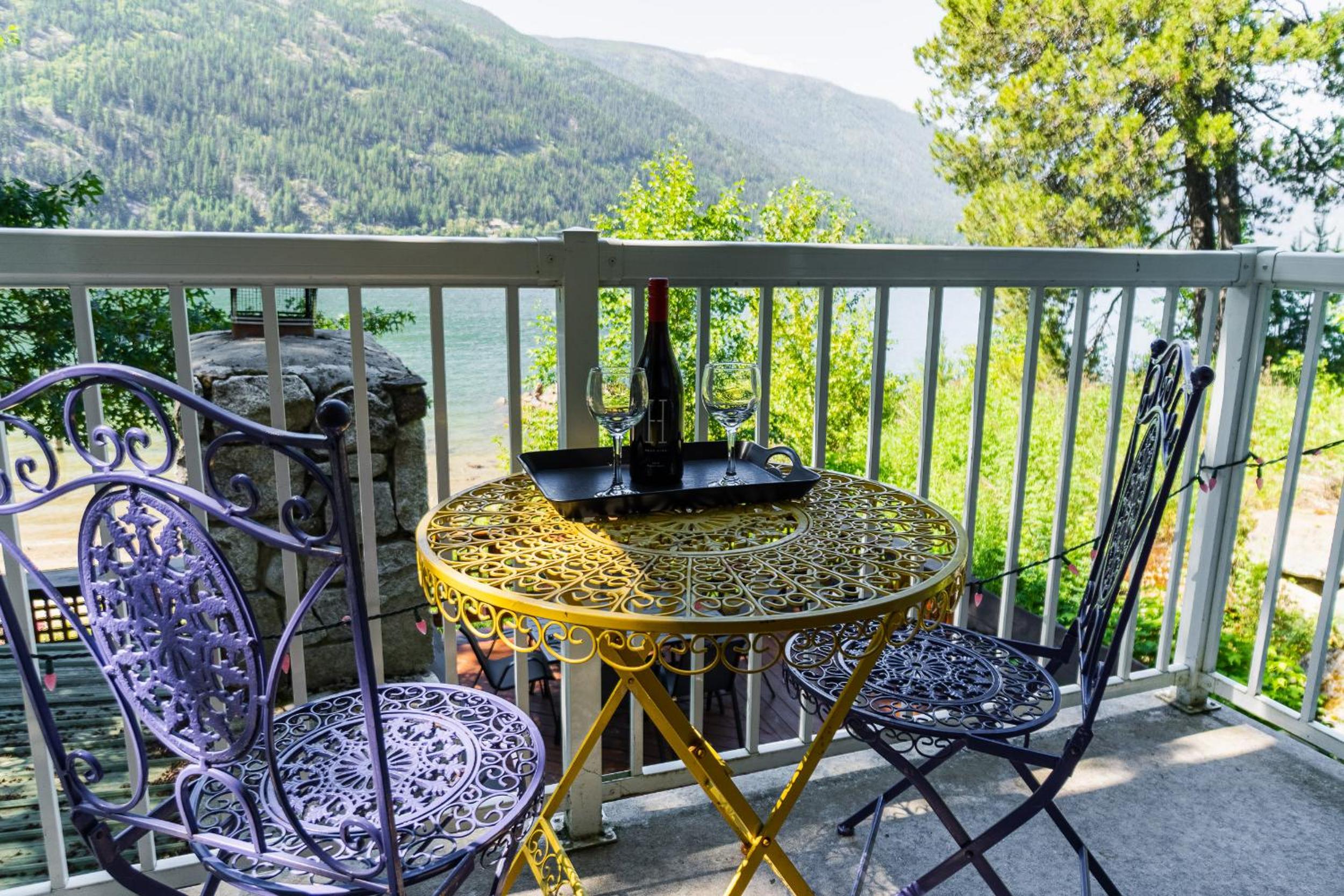 Kootenay, Lakeside Retreat, Main Floor and Walkout