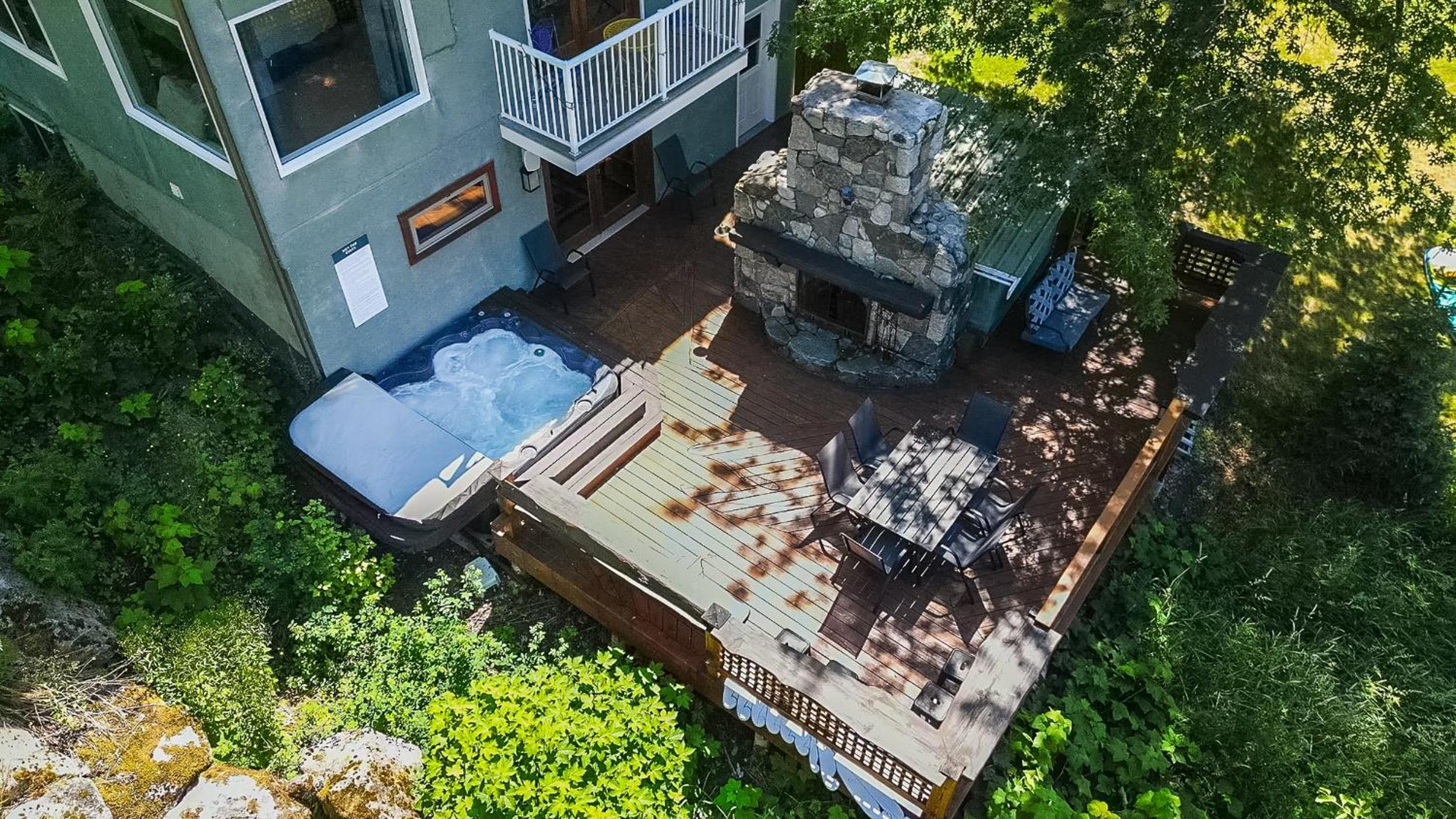 Kootenay, Lakeside Retreat, Main Floor and Walkout