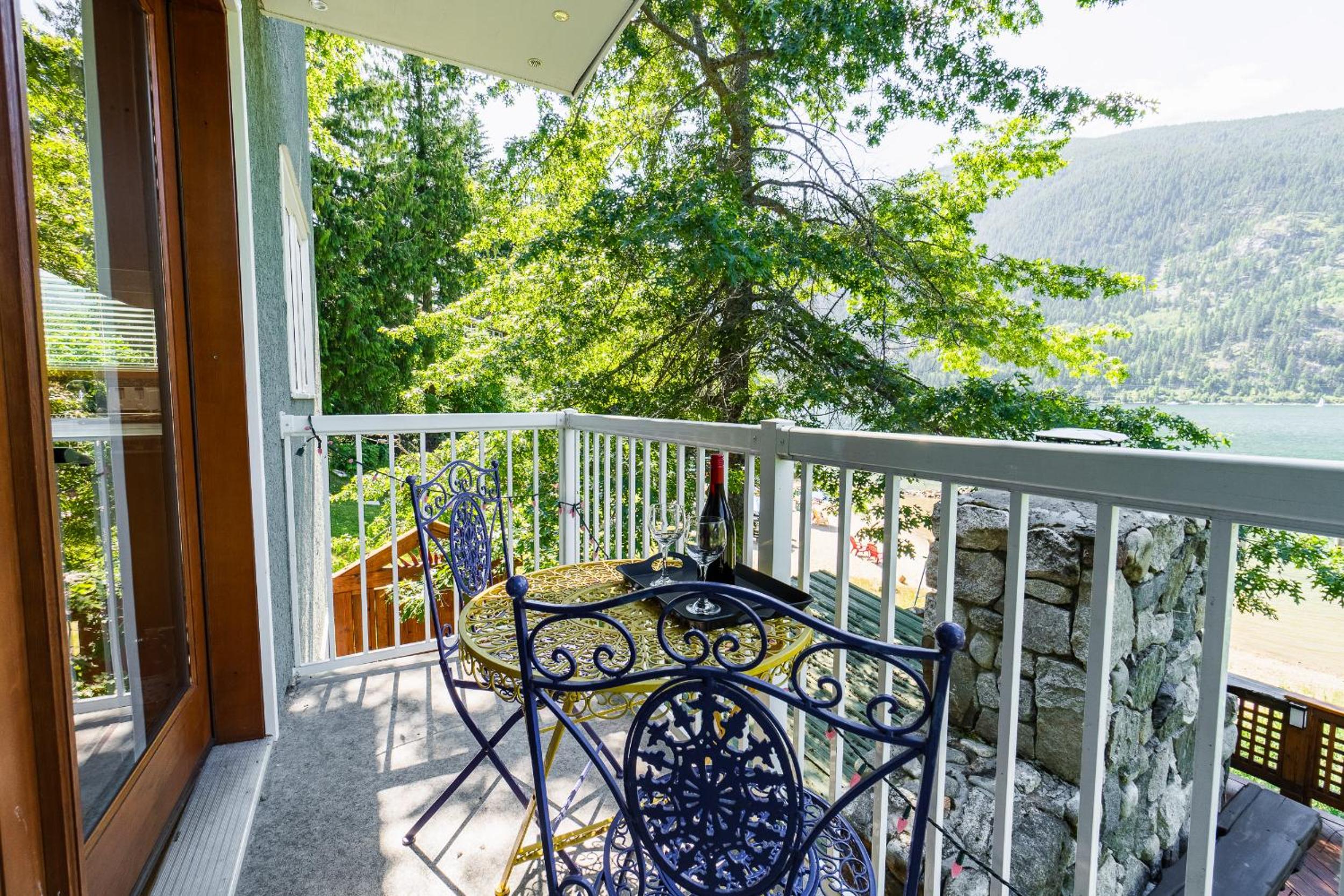 Kootenay, Lakeside Retreat, Main Floor and Walkout
