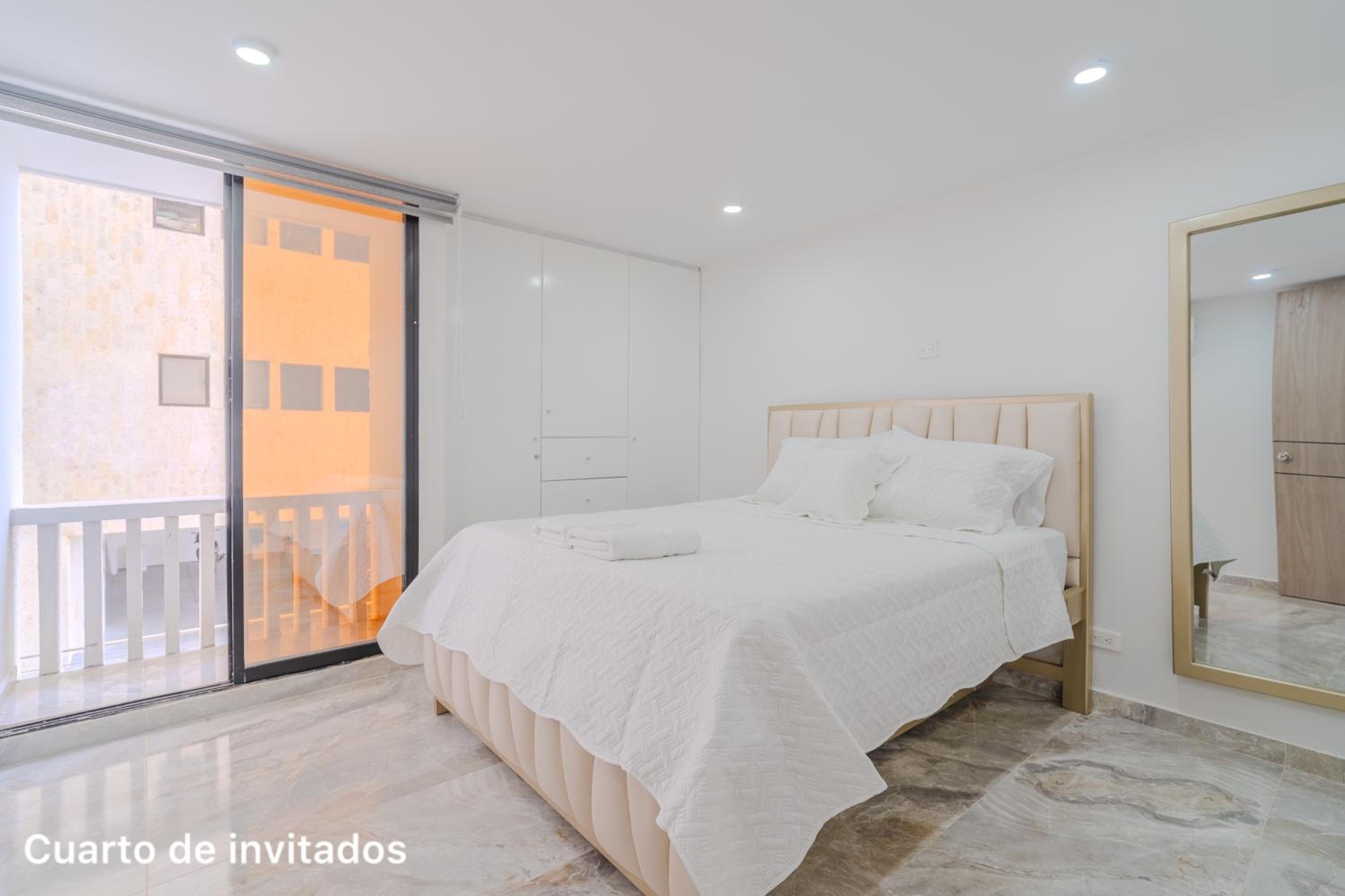 lujoso apartamento familiar frente al mar