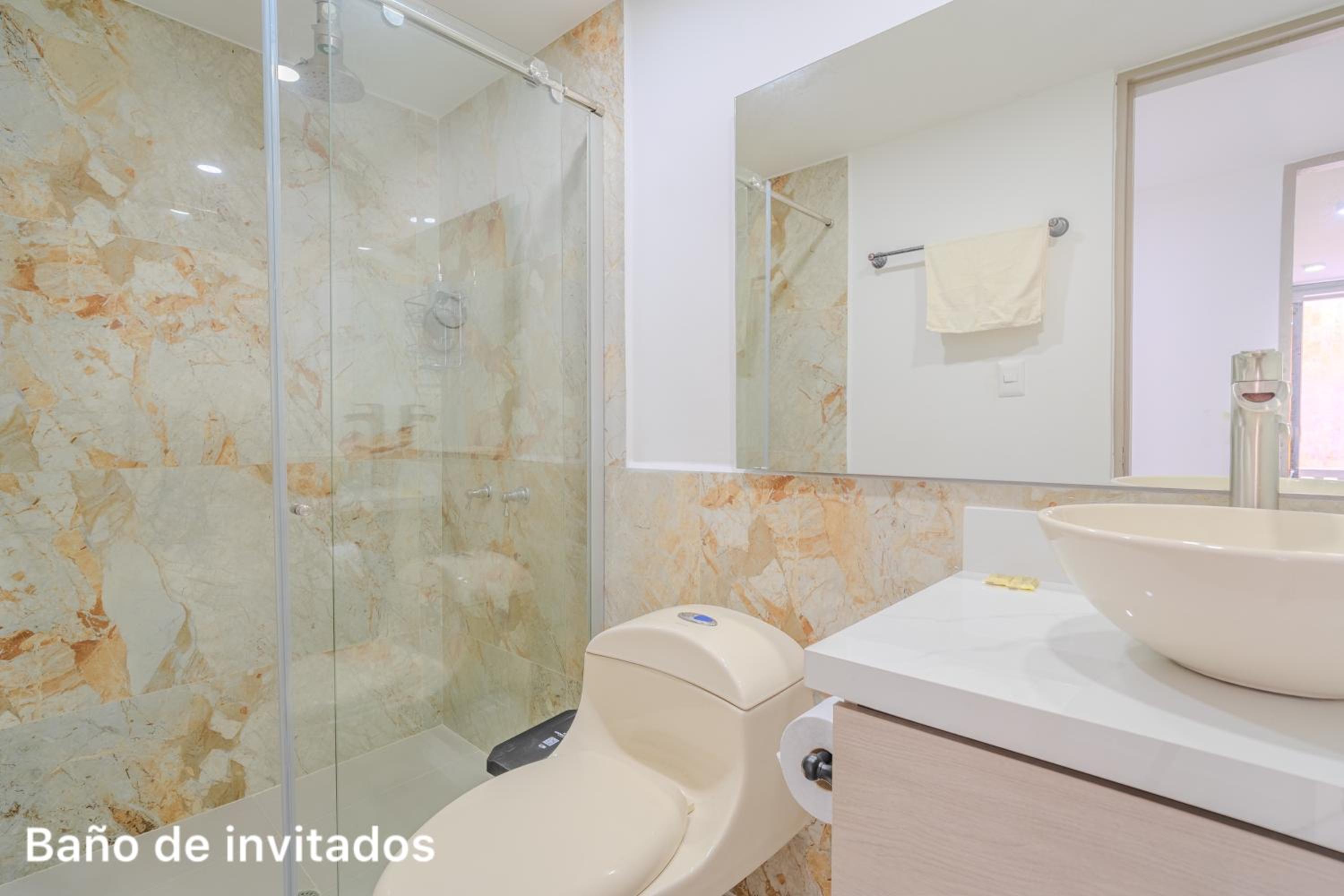 lujoso apartamento familiar frente al mar