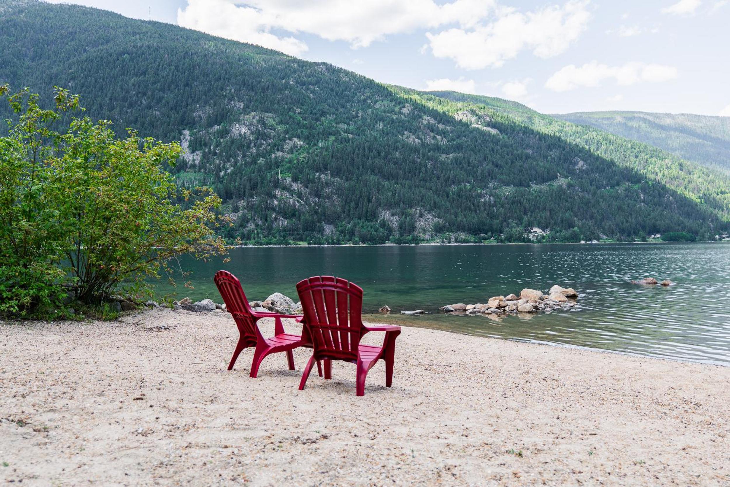 Kootenay, Lakeside Retreat, Main Floor and Walkout