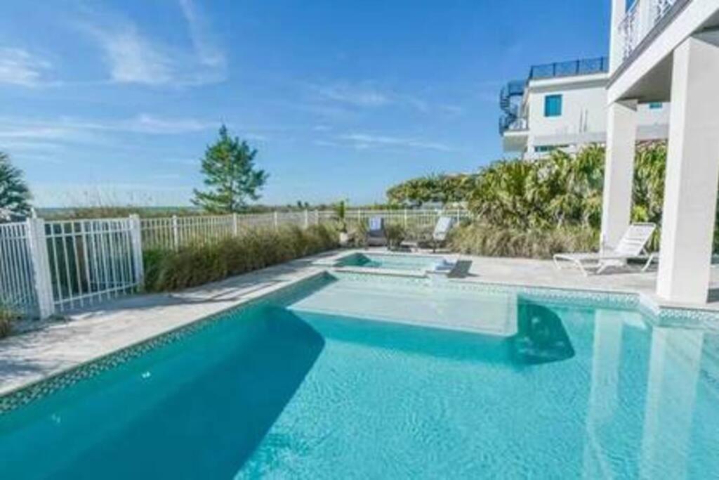 Beachfront Paradise - direct access to the Gulf view 3
