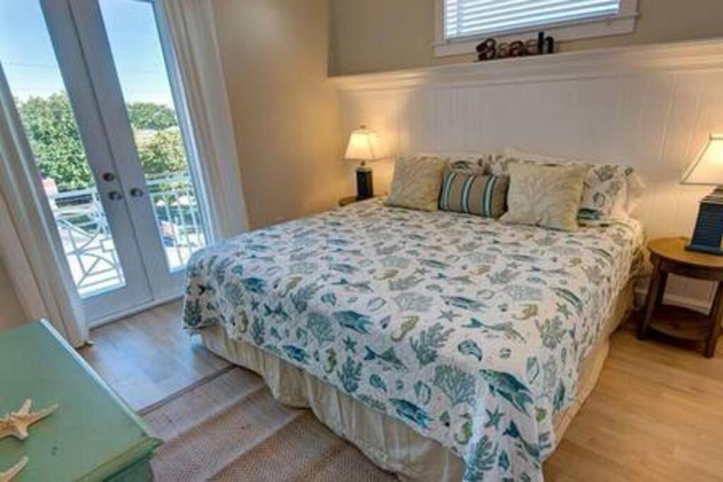 Beachfront Paradise - direct access to the Gulf view 5