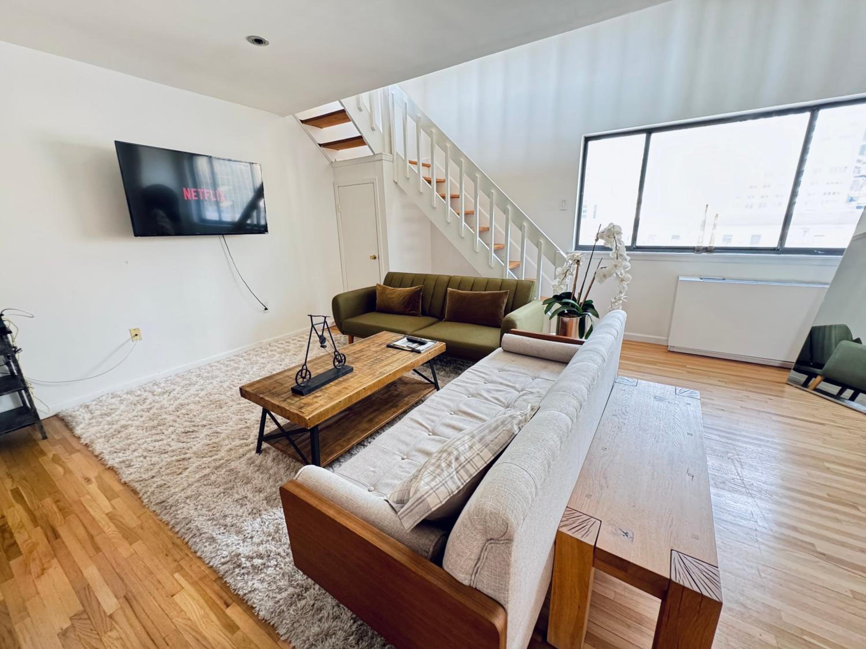 Stylish Duplex Penthouse with large Outdoor Space