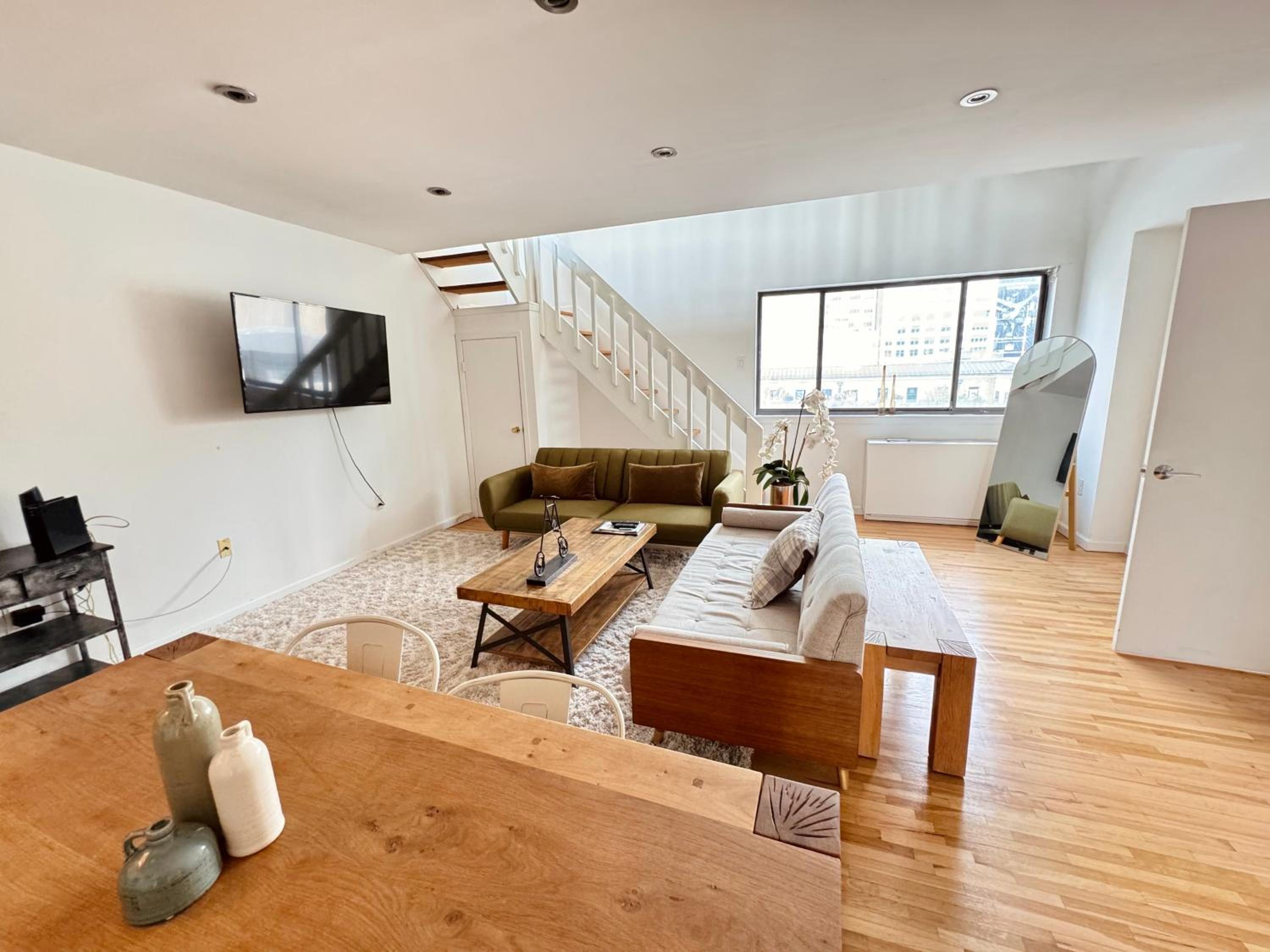 Stylish Duplex Penthouse with large Outdoor Space